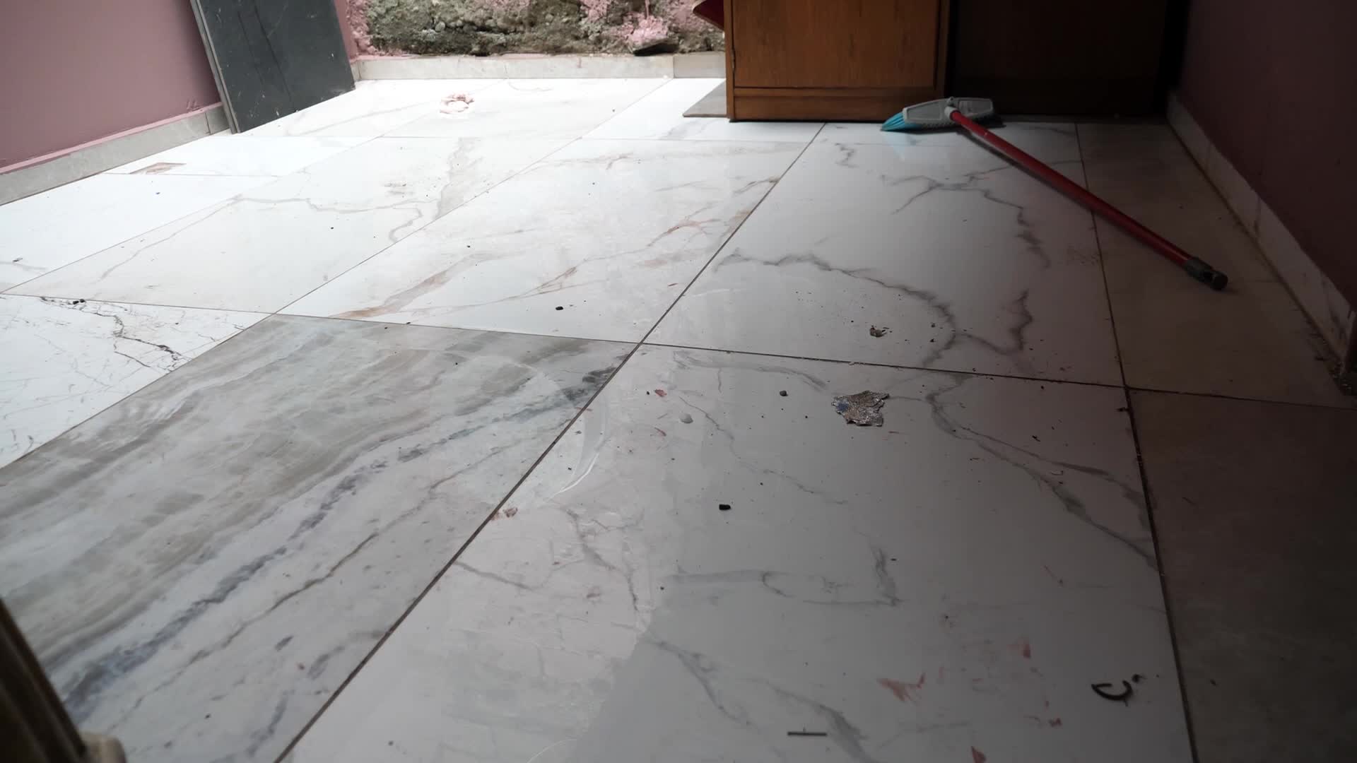 Ortahisar Belediyesi, ihtiyaç sahibi vatandaşın evini yeniledi