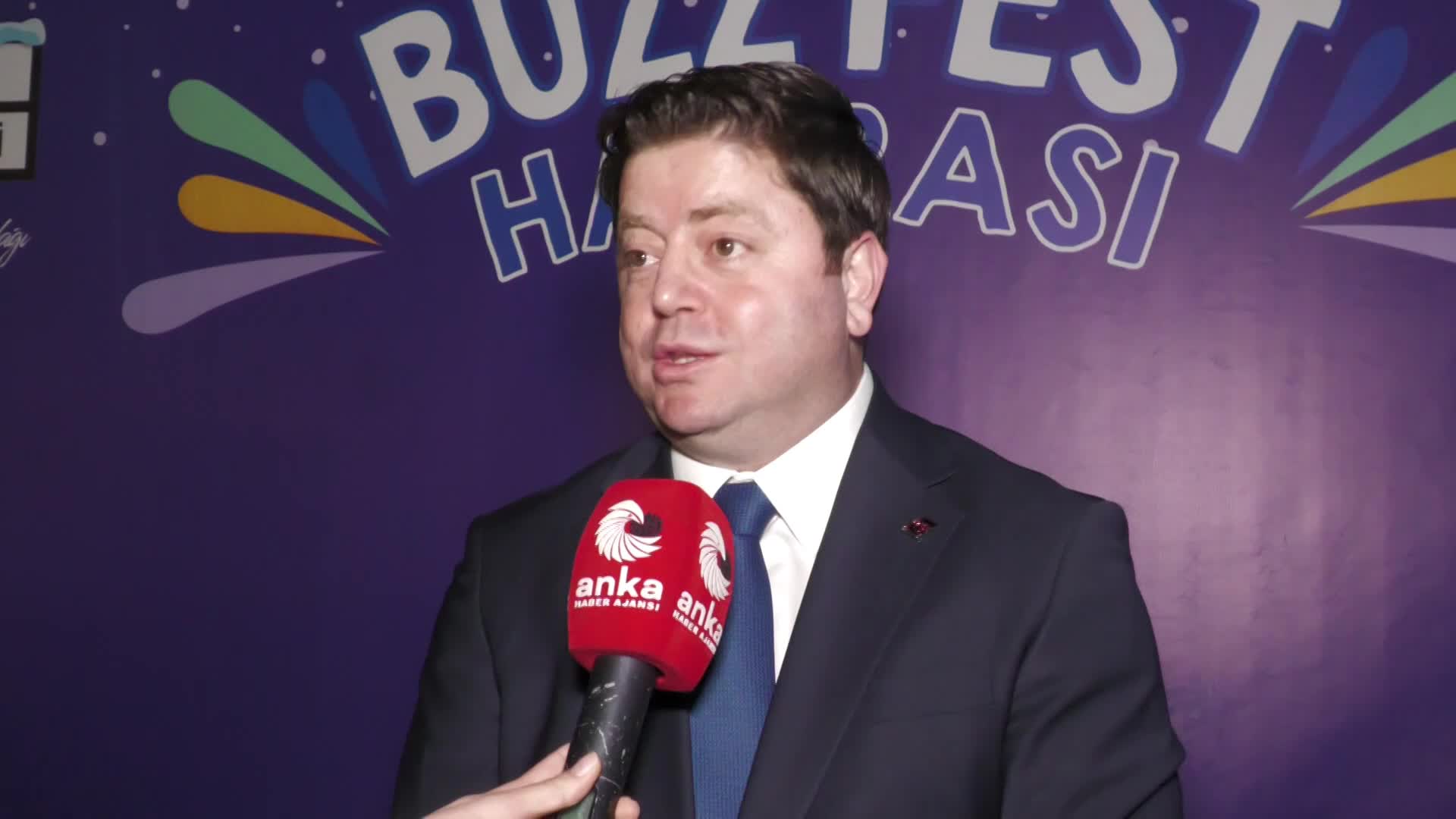 Kalamış BuzzFest’te buz üzerinde kış akşamı şöleni... Artistik buz pateni ve buz hokeyi gösterileri büyük ilgi gördü