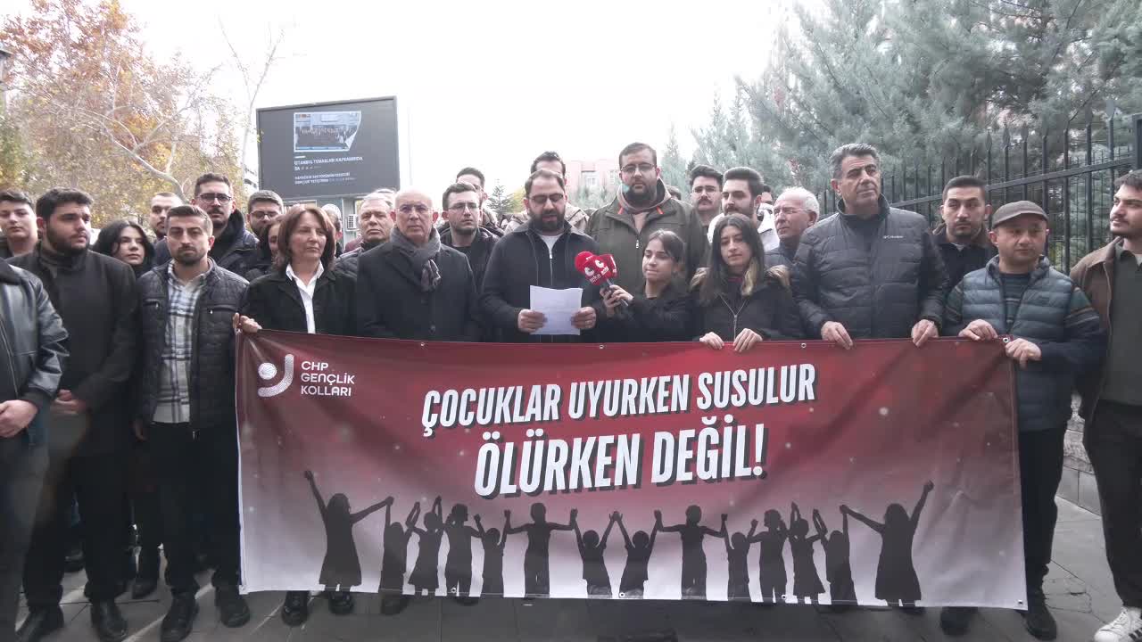 CHP'li gençlerden MESEM protestosu... Ankara İl Gençlik Başkanı Öztürkmen: "Hukuksuza tutuklanan TİP'li kardeşlerimizle dayanışma içerisindeyiz"