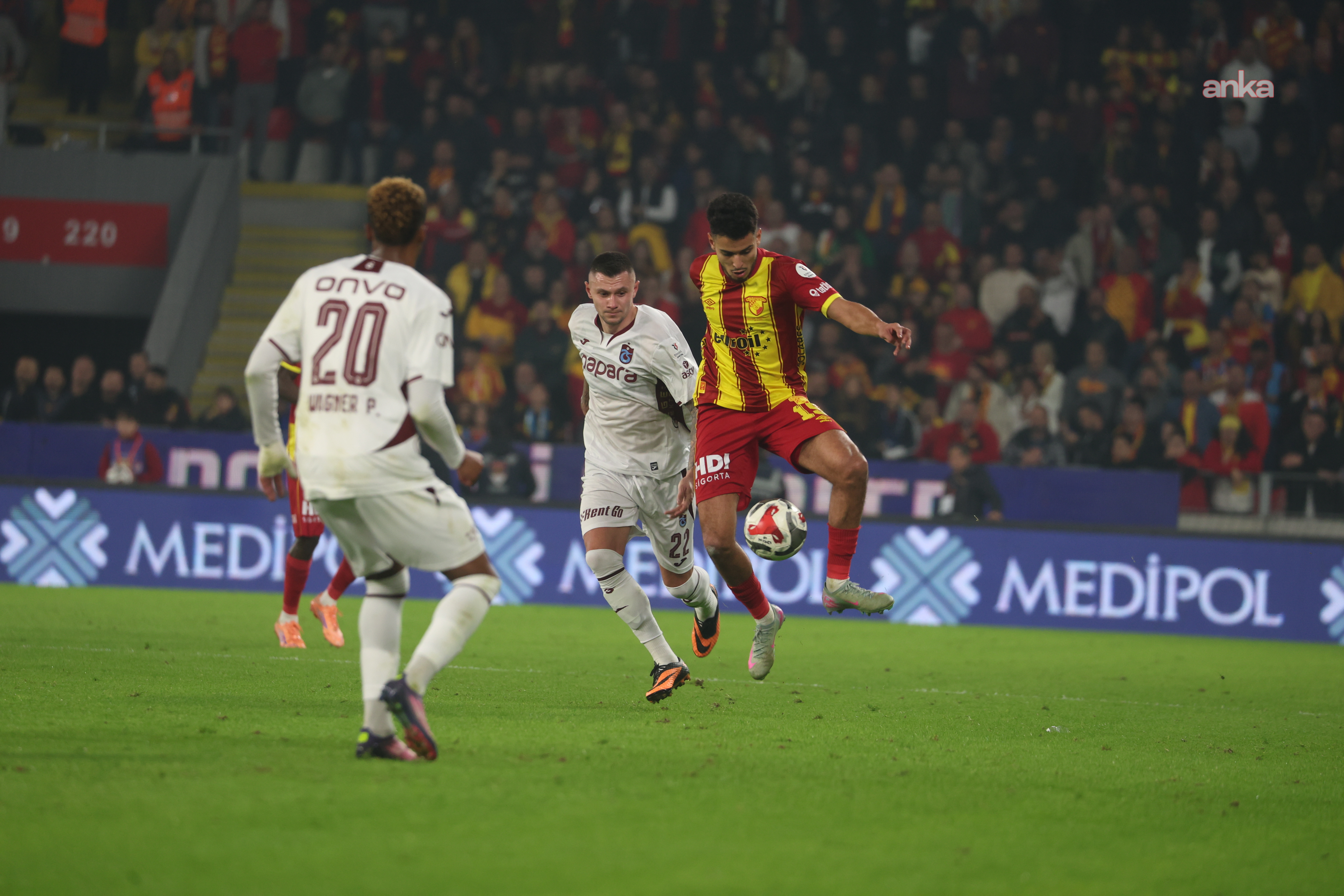 Trabzonspor, İzmir'den 3 puanla ayrıldı