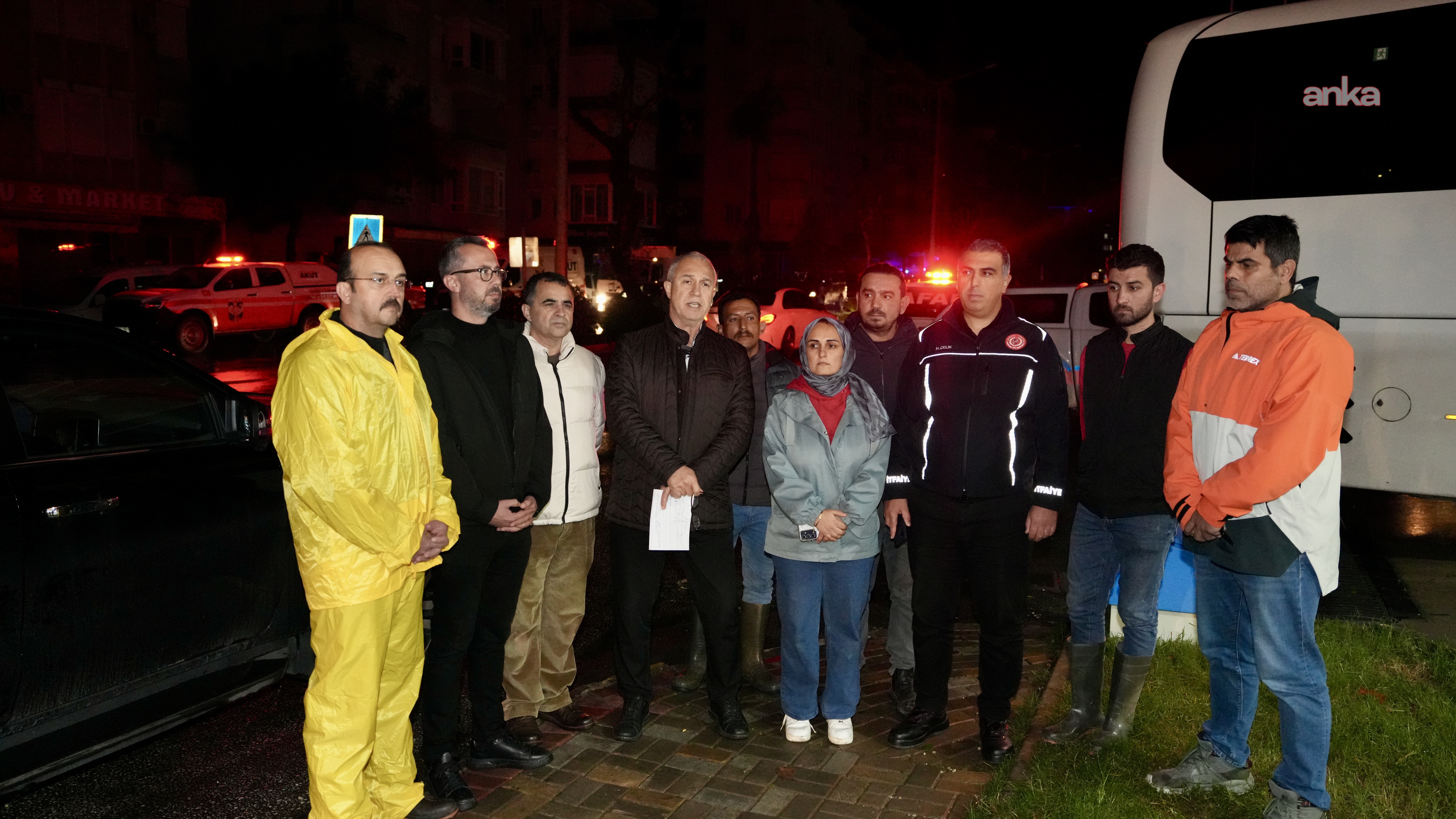 Alanya Belediye Başkanı Özçelik, aşırı yağış sonrası sahada incelemelerde bulundu