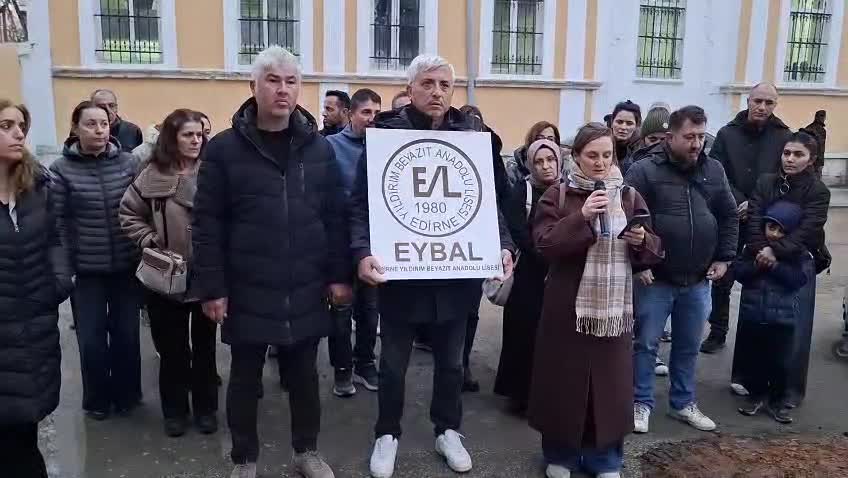 Edirne'de okullarının yıkılması kararlaştırılan öğrencilerin velileri eylemlerini sürdürüyor