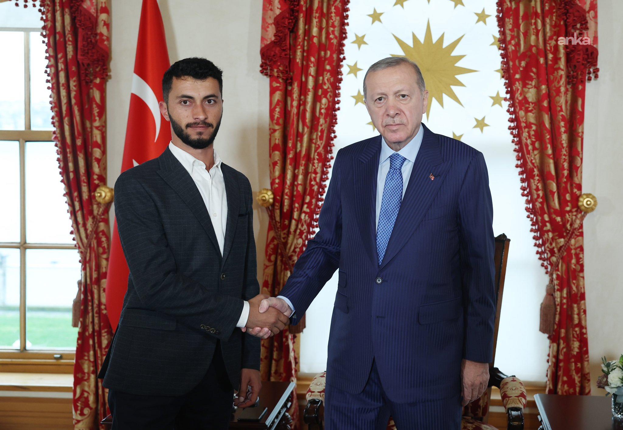 Cumhurbaşkanı Erdoğan, Filistinli Yönetmen Basel Adra’yı Dolmabahçe’de kabul etti