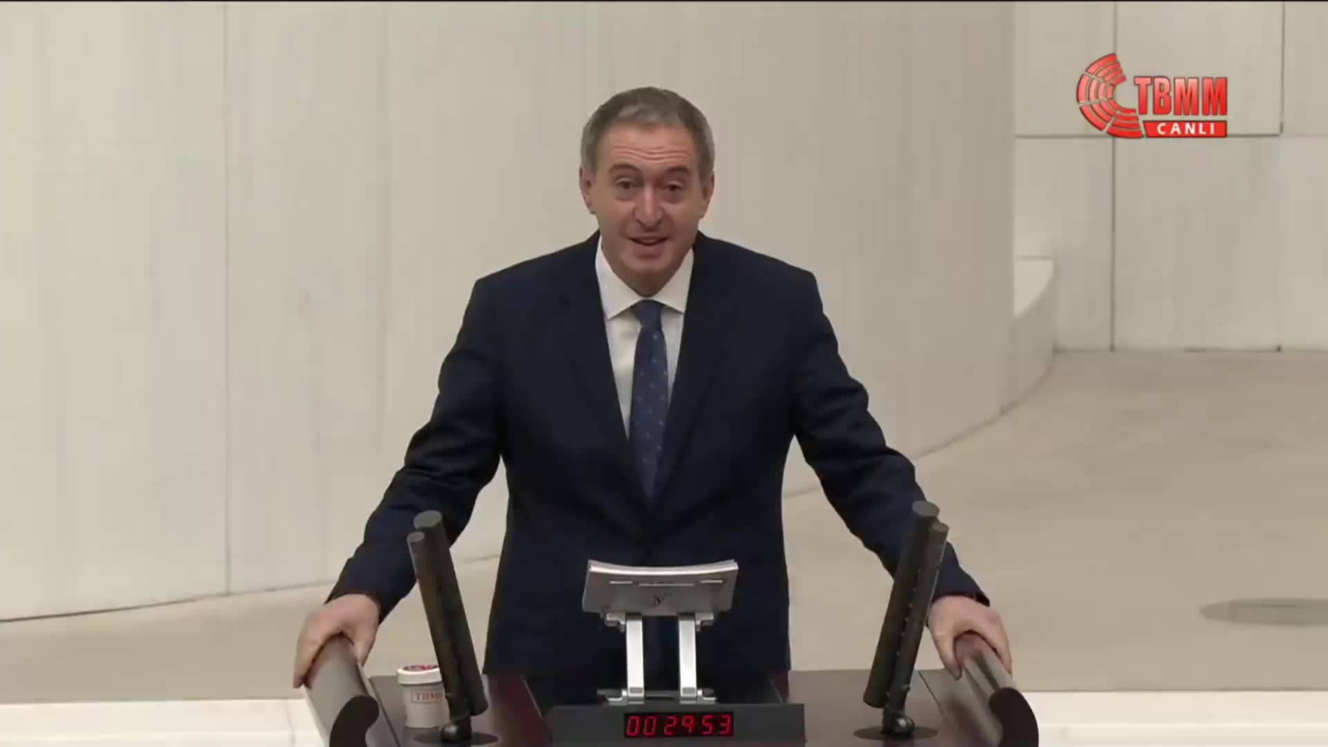 2026 Bütçesi TBMM Genel Kurulu'nda... Tuncer Bakırhan: 1920,21, 22'deki Mustafa Kemal tarihin tozlu raflarına gönderilirken 1923 sonrasının Atatürk'ü resmi alıntının baş köşesinde tutuluyor