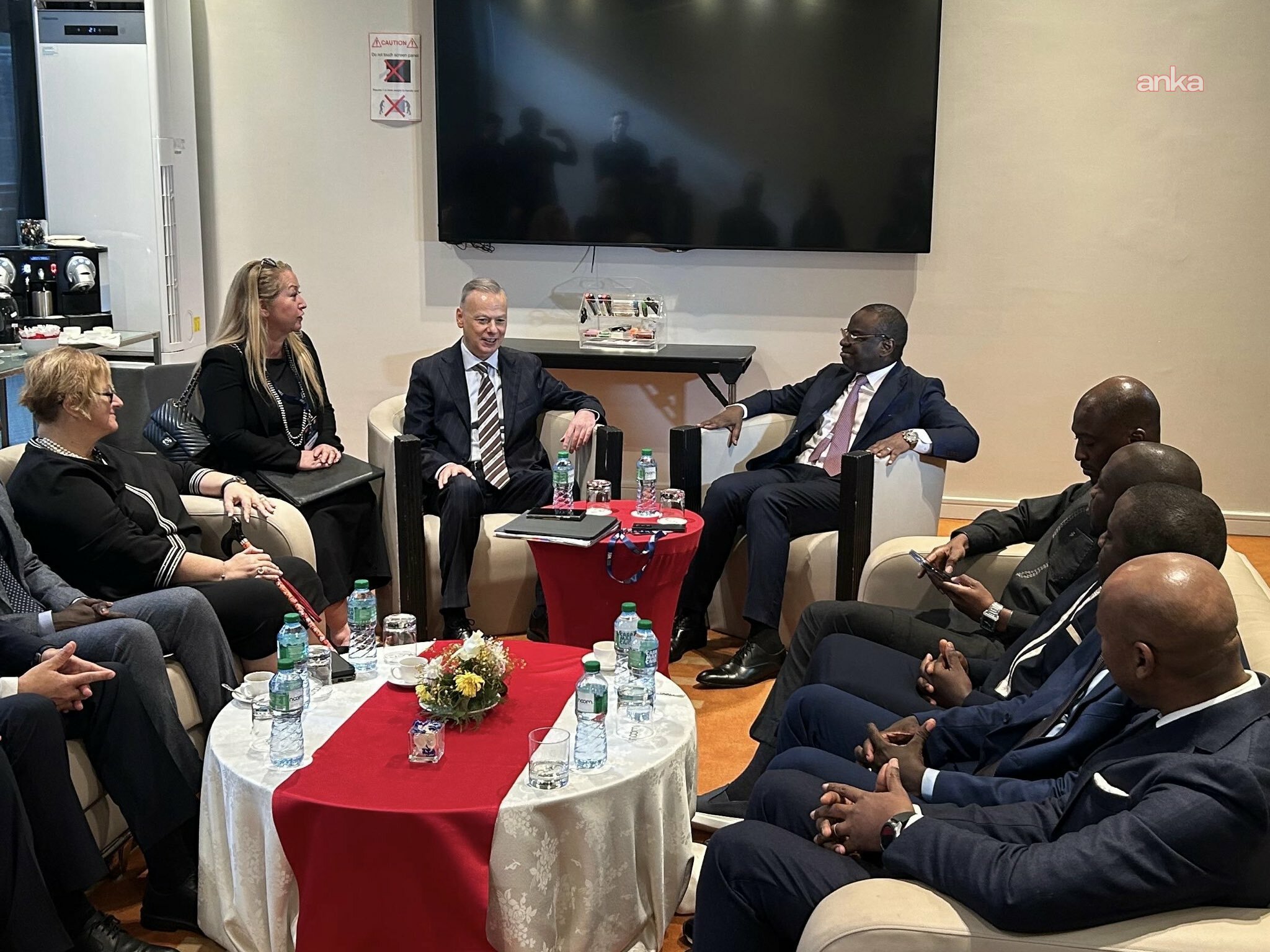 Ticaret Bakan Yardımcısı Ağar'dan Senegal'de diplomasi trafiği