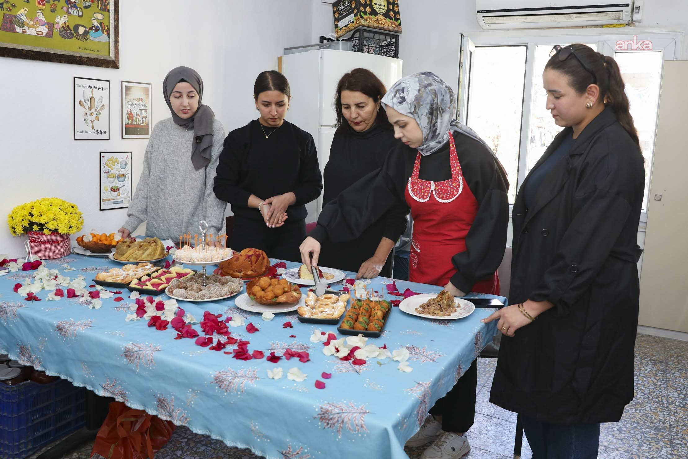 Mersin Büyükşehir Belediyesi Tömük Kadın ve Çocuk Atölyesi, kadınlara yönelik çalışmalarını sürdürüyor