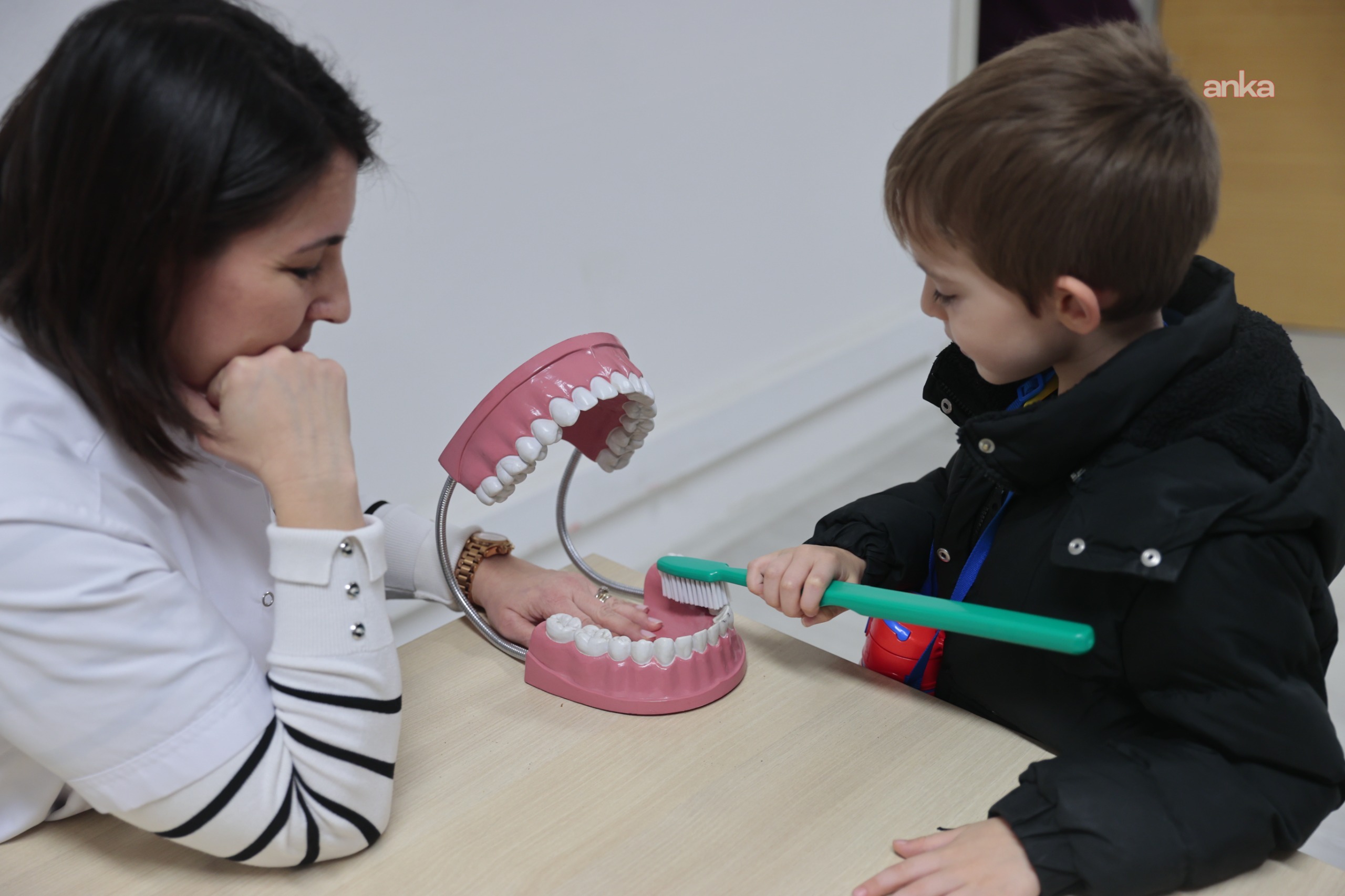 Konak Belediyesi Ağız ve Diş Sağlığı Kliniği, çocukları konuk etti