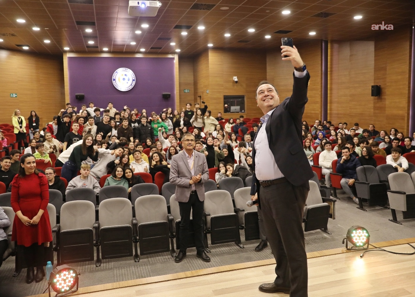 Manisa Büyükşehir Belediyesi, eğitim desteklerini 10 Aralık'ta hesaplara yatırıyor