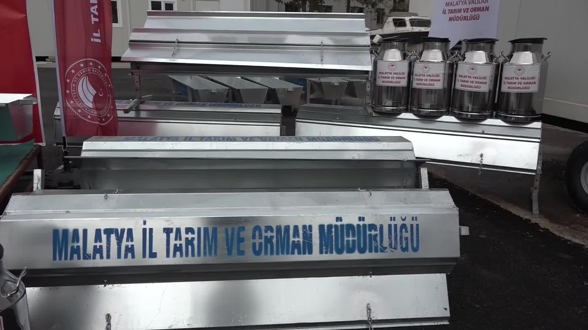 Malatya Valisi Yavuz: “Kuradan evi çıkmış, anahtarını teslim ettiğimiz kardeşlerimizi konteynerlerden çıkartıyoruz"