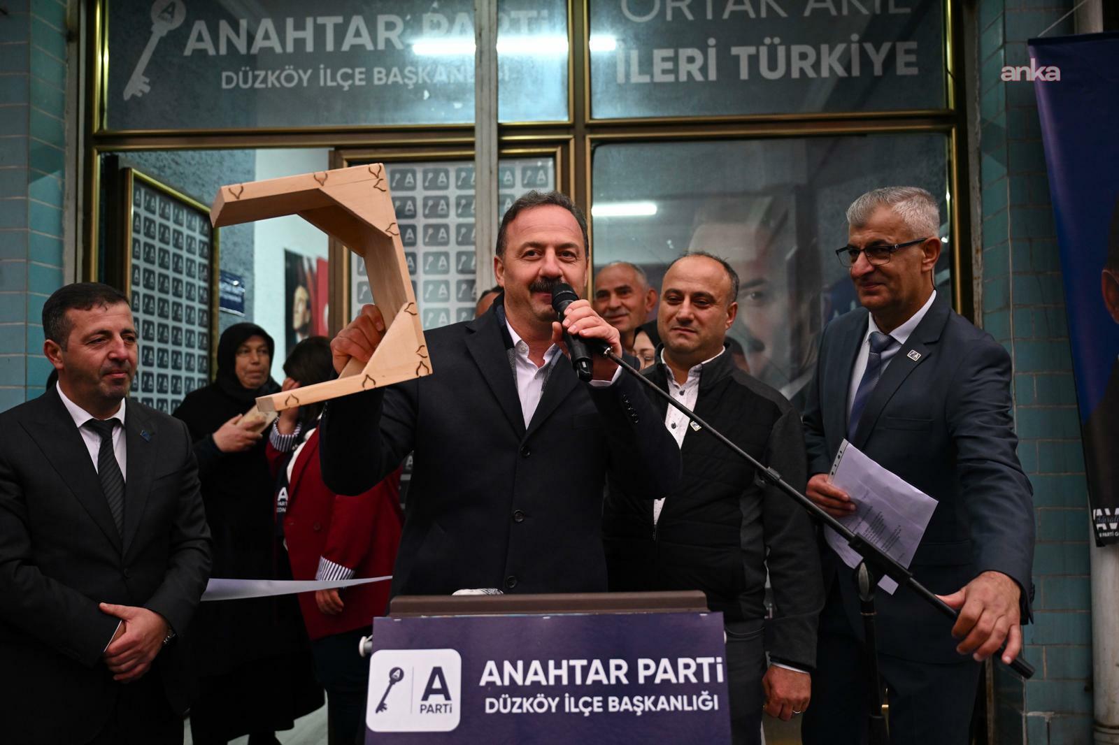 Yavuz Ağıralioğlu Trabzon'da konuştu: Bir iskemlenin üstüne çıkarız, sesleniriz milletimize. Alırız mukaddes emaneti