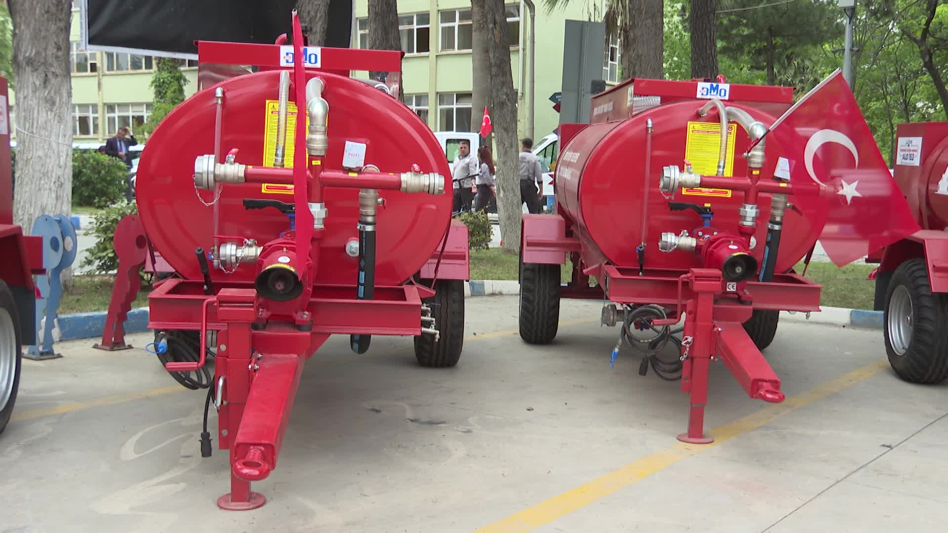 İzmir Büyükşehir’in köylere dağıttığı tankerler ormanları kurtardı