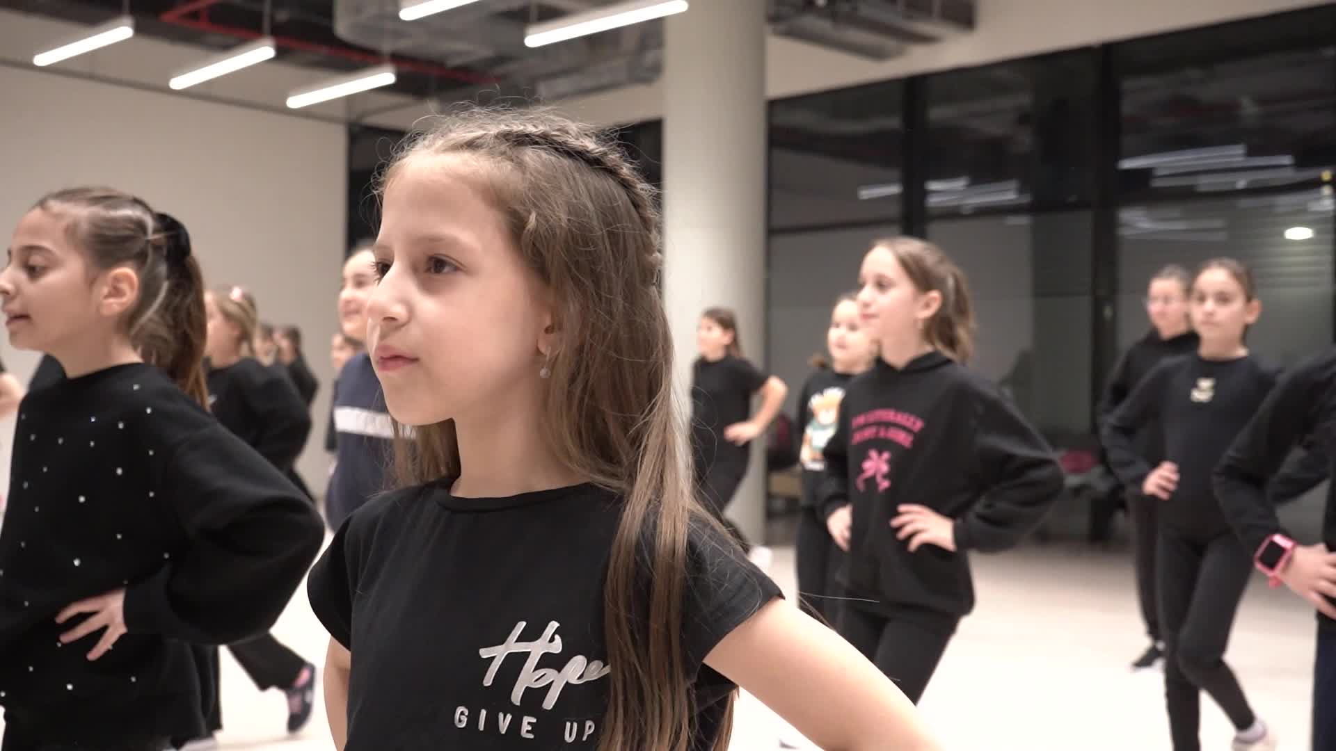 Lüleburgaz Belediyesi Çocuk Halk Dansları Topluluğu, prömiyere hazırlanıyor