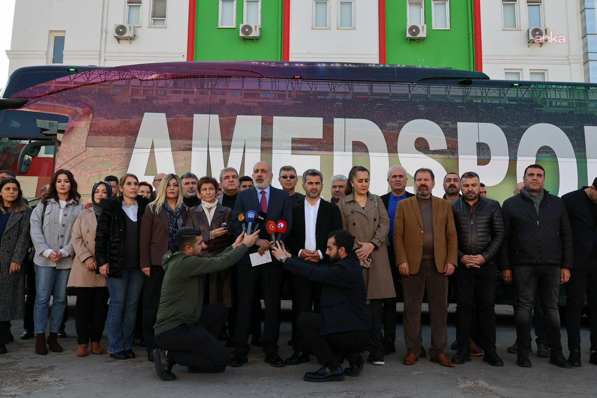 Diyarbakırlı iş insanlarından Amedspor’a otobüs desteği