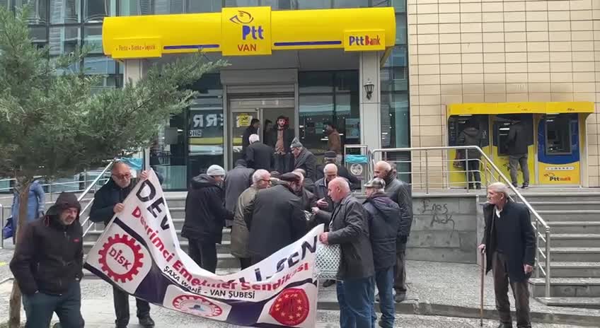 DİSK Emekliler Sendikası Van Şubesi: "2026'yı 'emekliye düşman yılı' ilan ediyoruz"