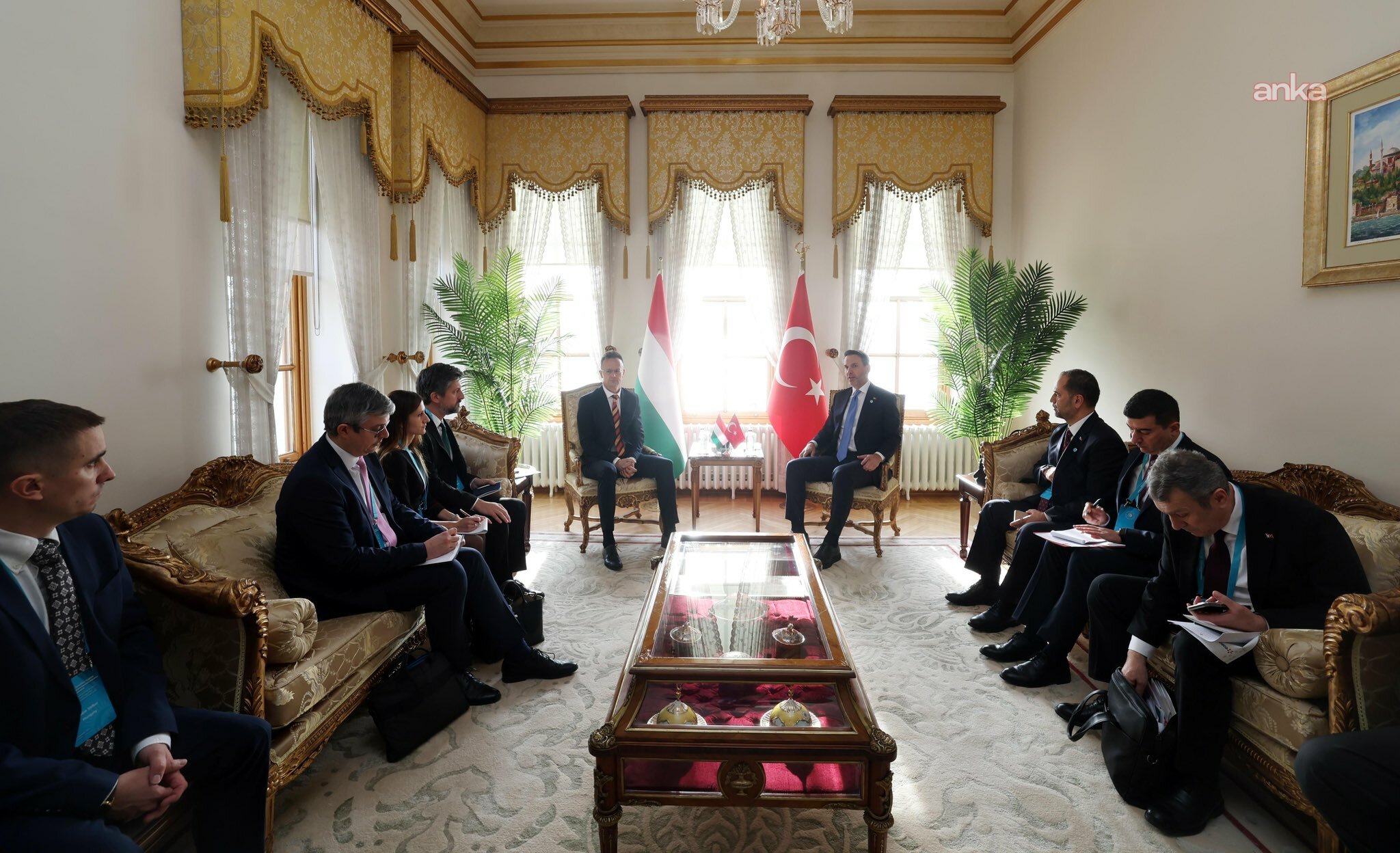Enerji ve Tabii Kaynaklar Bakanı Bayraktar, Macaristan Dışişleri ve Ticaret Bakanı Szijjarto ile bir araya geldi