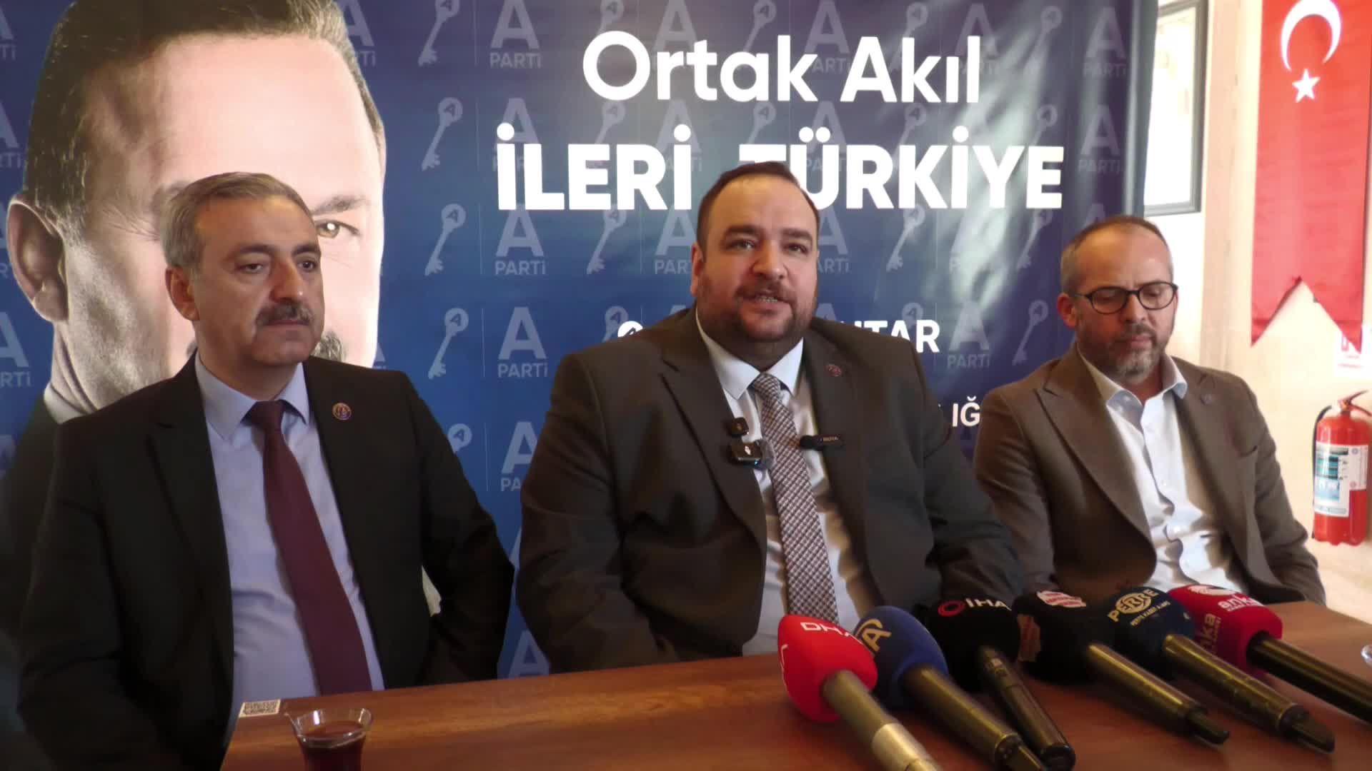 Anahtar Parti Adıyaman İl Başkanı Emircan Ahmet Alsan: Yerinde dönüşüm kapsamında müteahhitlerin yarım bıraktığı inşaatlar devlet eliyle tamamlanmalı