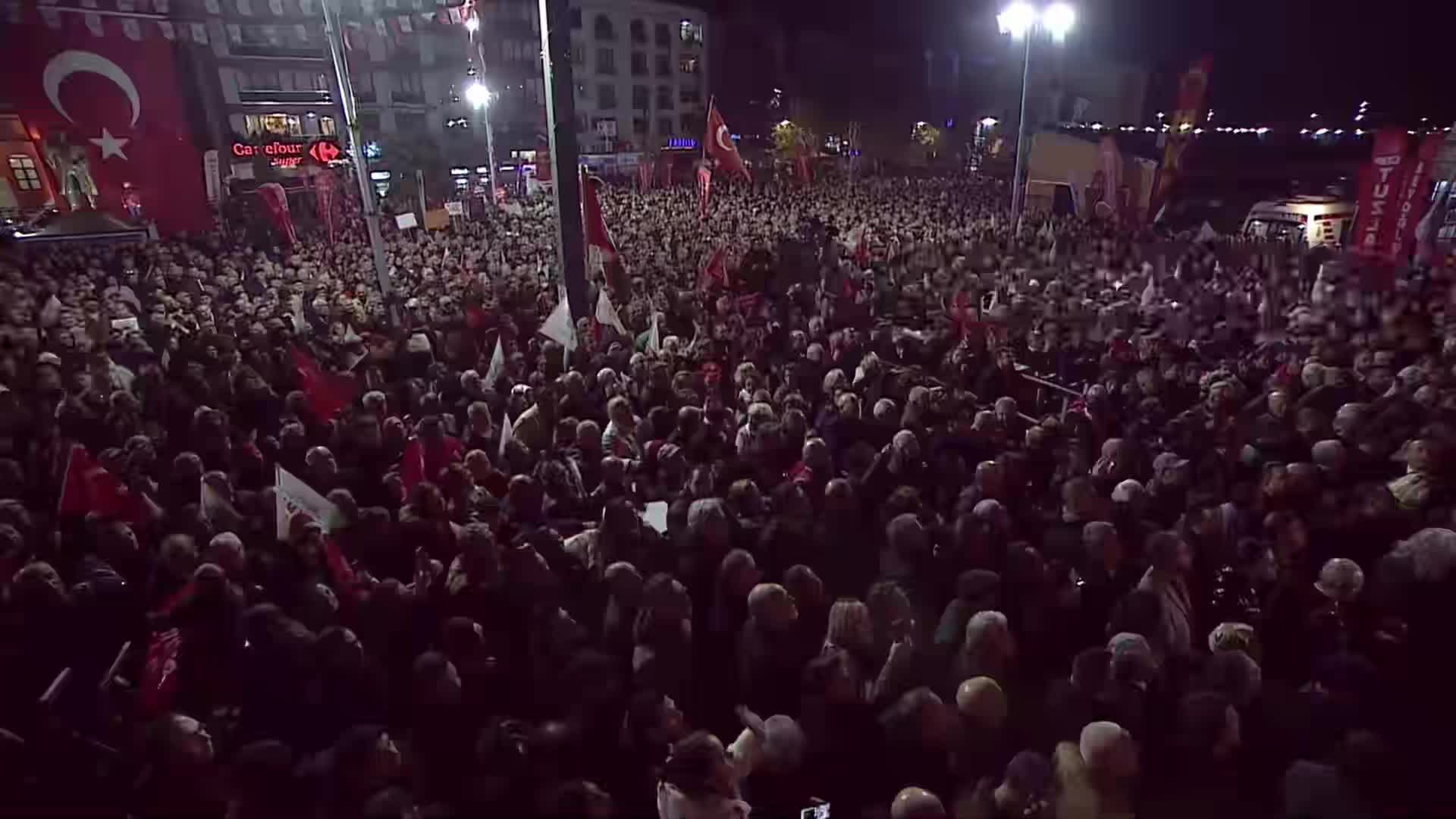 CHP'nin Çatalca mitingi... Özgür Özel: "Türkiye'de iktidar değişecek, halkın iktidarı gelecek. Bu vergi düzenini ters yüz edeceğiz"