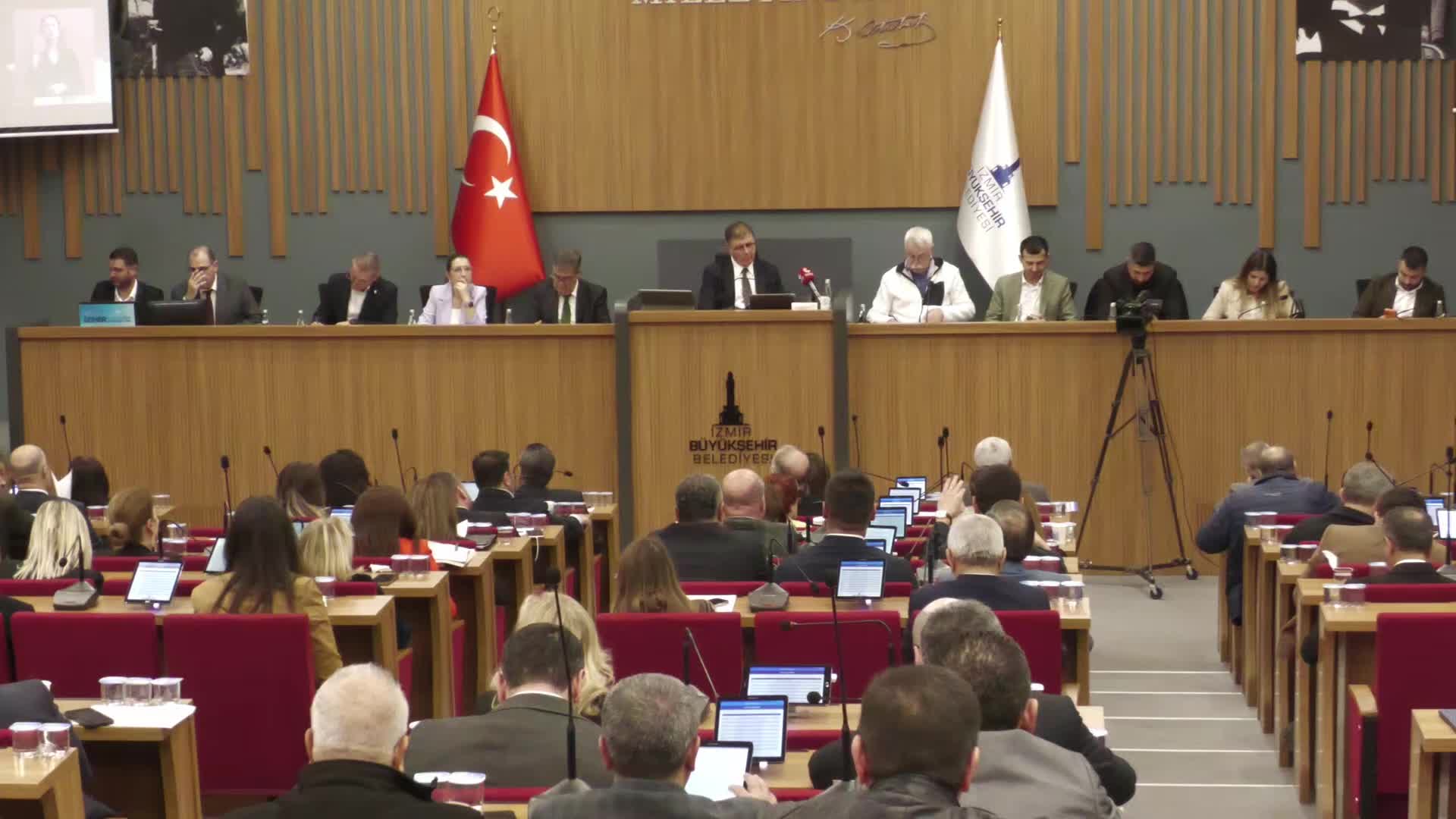 İZBB Başkanı Tugay: İzmir Büyükşehir Belediyesi’ni batıracak yanlış işlerin arkasında olamam