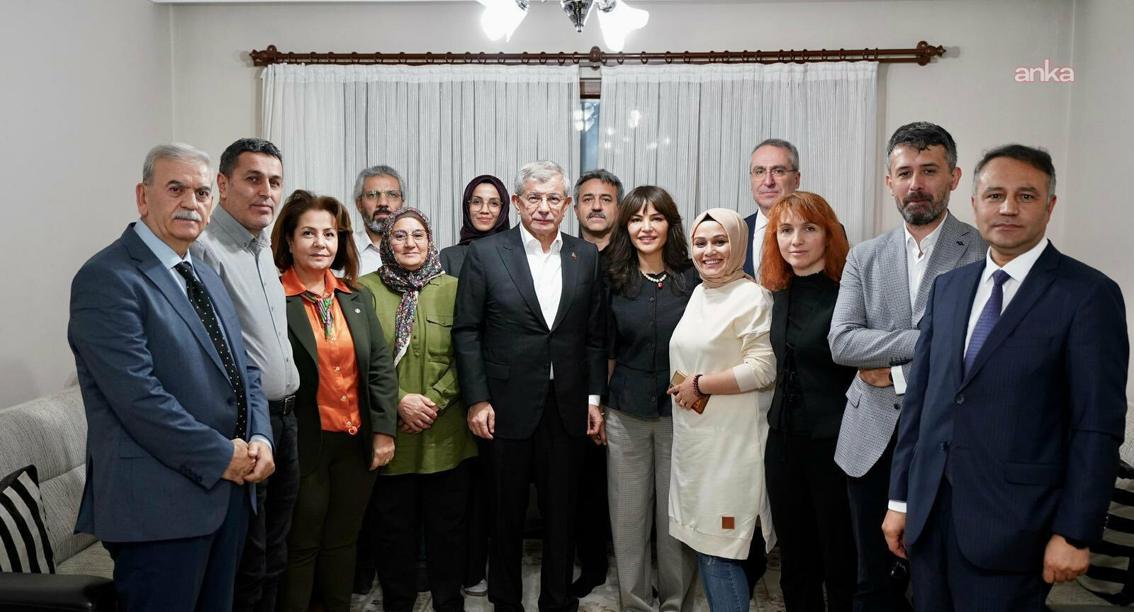 Gelecek Partisi Genel Başkanı Davutoğlu, KHK mağduru ailelerle bir araya geldi