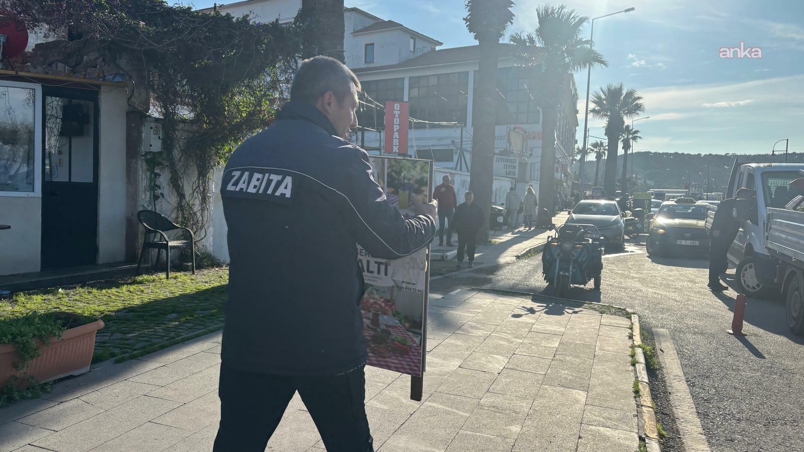 Ayvalık Belediyesi'nden Atatürk Bulvarı’nda yol işgali denetimi