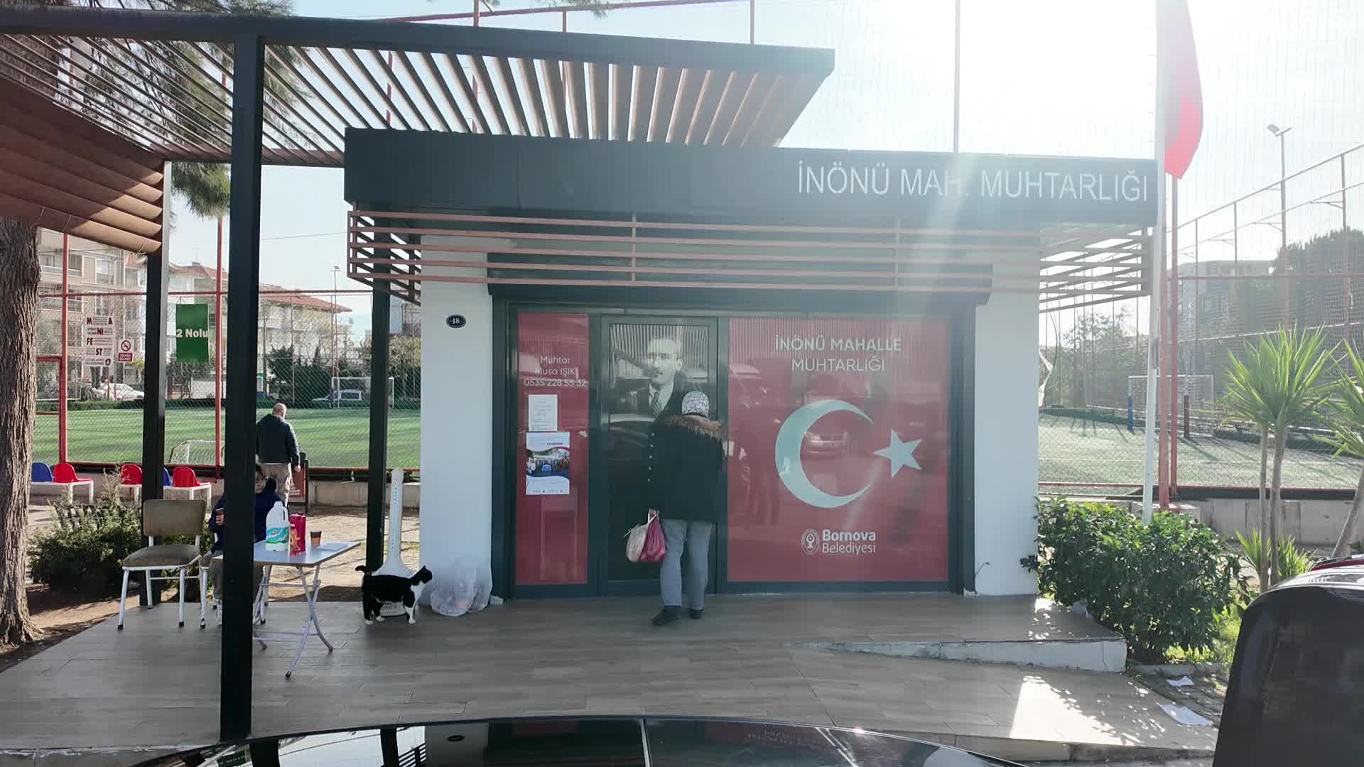 Bornova Belediye Başkanı Eşki’den İnönü Mahallesi Pazaryeri’nde denetim ve esnaf buluşması
