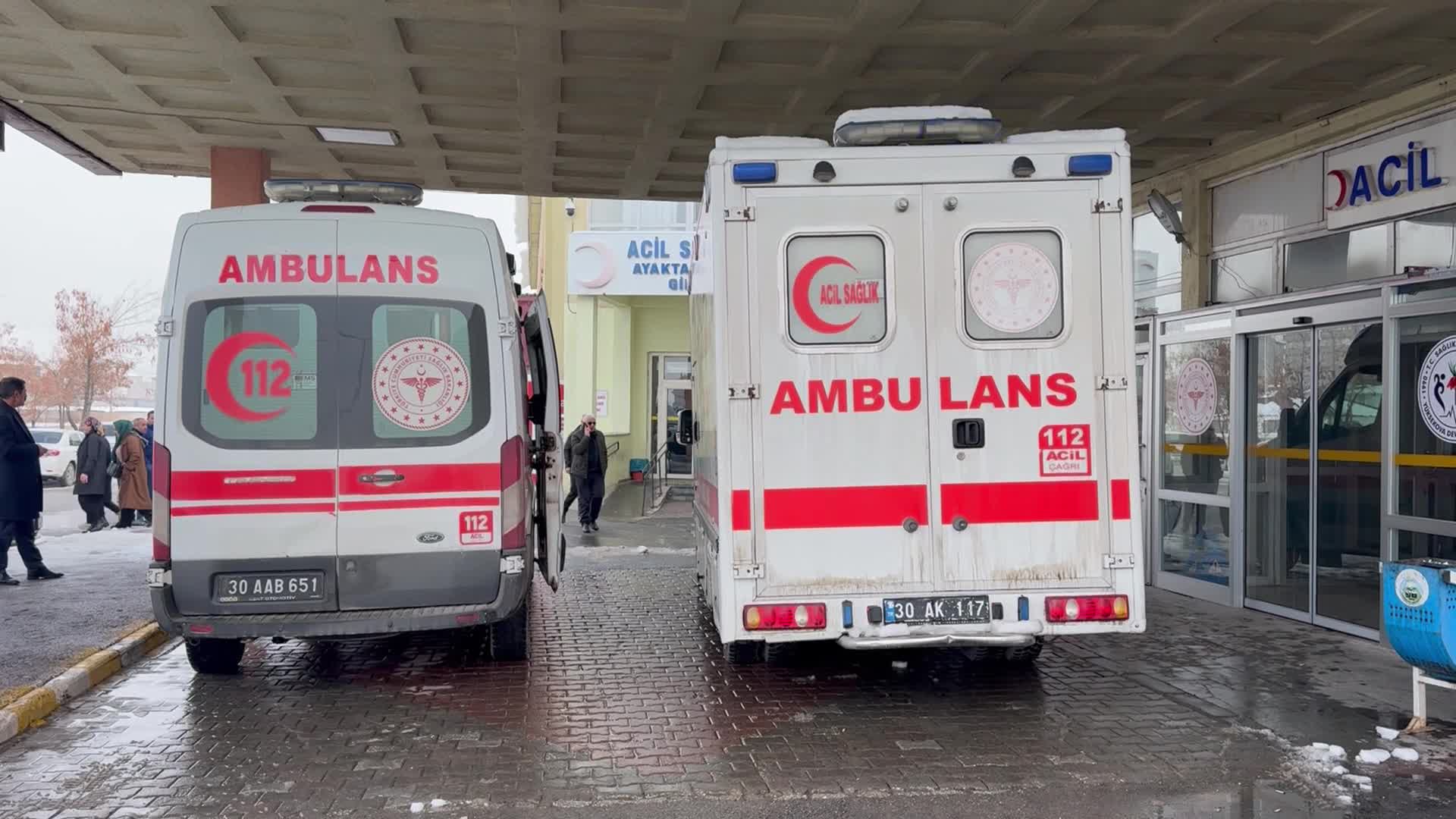 Hakkari’de 28 öğrenci zehirlenme şüphesiyle hastaneye kaldırıldı