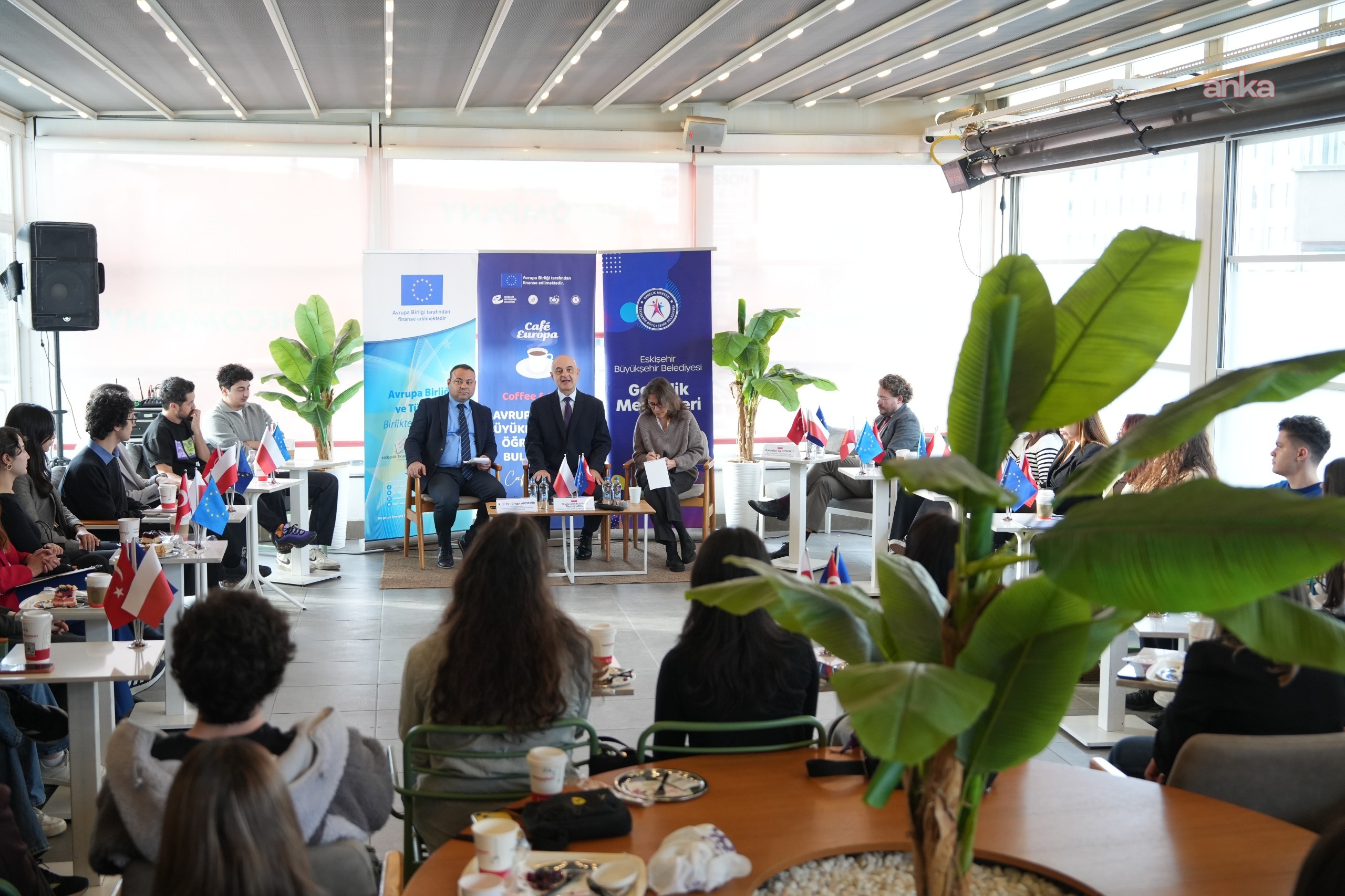 Eskişehir'de gençler, Avrupa gündemini "Café Europa" etkinlikleri ile takip ediyor