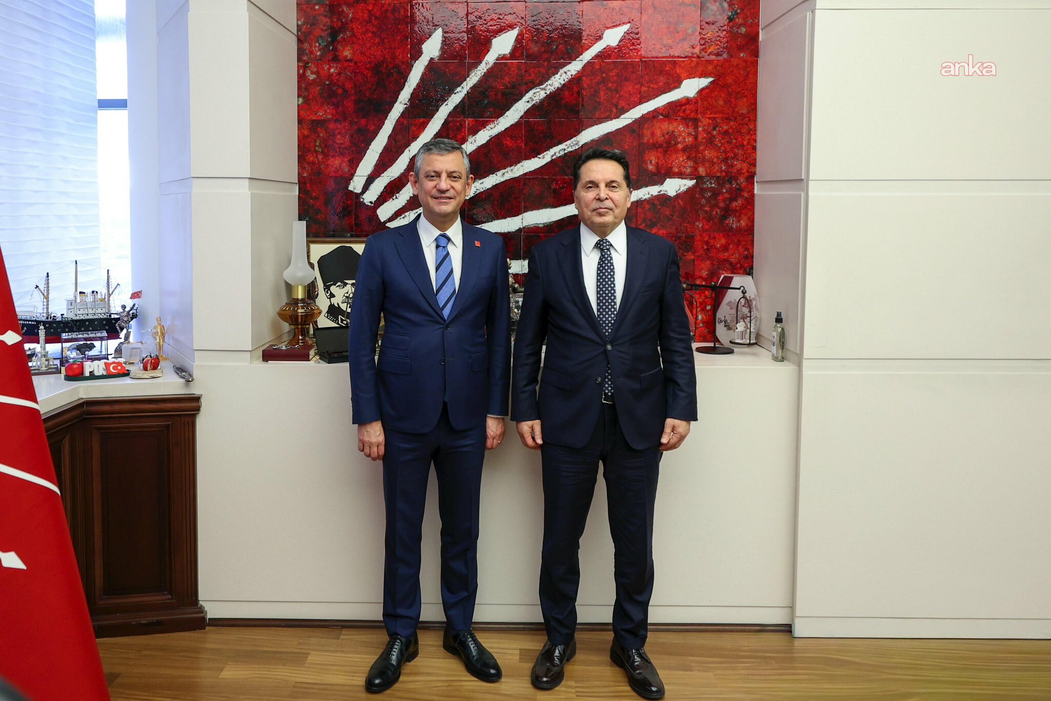 CHP lideri Özel, Esenyurt Belediye Başkanı Özer ile görüştü