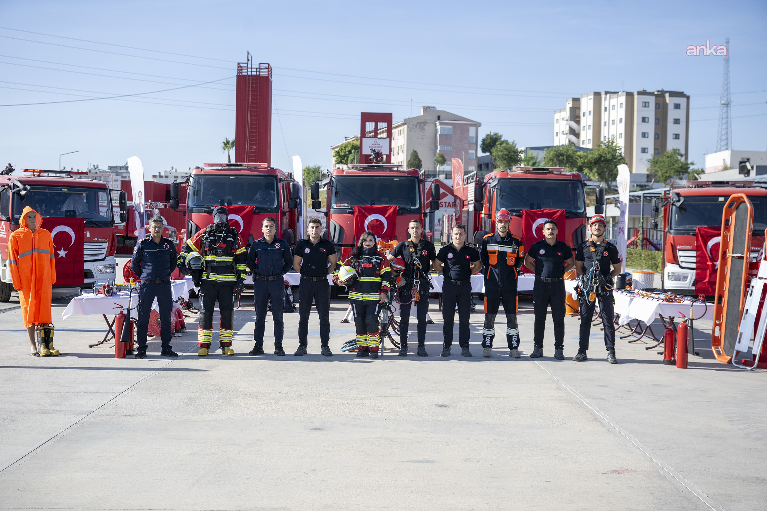 Mersin Büyükşehir Belediyesi İtfaiyesi, modern ekipmanlarla müdahale kapasitesini güçlendirdi