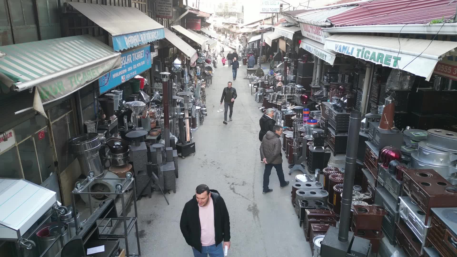 Sobacılar Çarşısı’nın gündemi ısınma değil emekli maaşları ve asgari ücret
