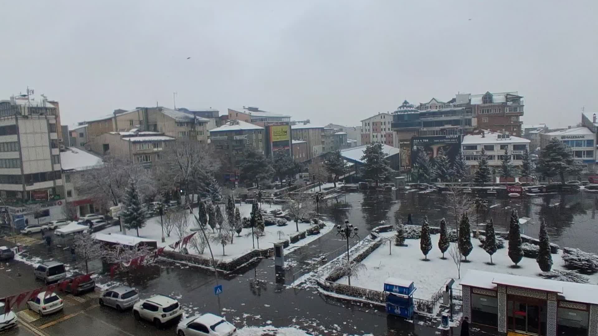 Erzurum’a yılın ilk karı yağdı
