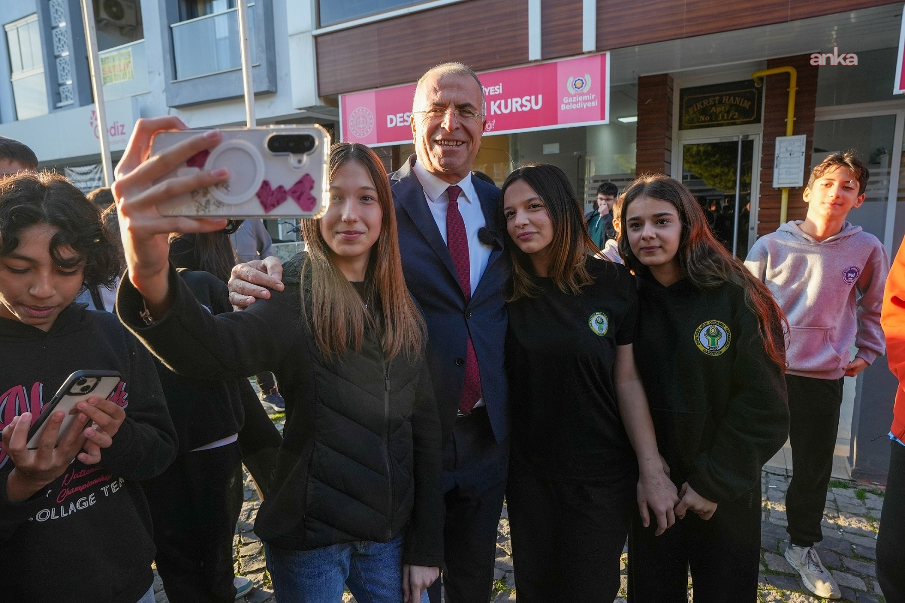 Gaziemir Belediyesi’nden öğrencilere ücretsiz eğitim hizmeti... Başkan Işık: çocuklarımızın geleceğe daha güçlü adımlarla yürümelerine katkı sağlıyoruz