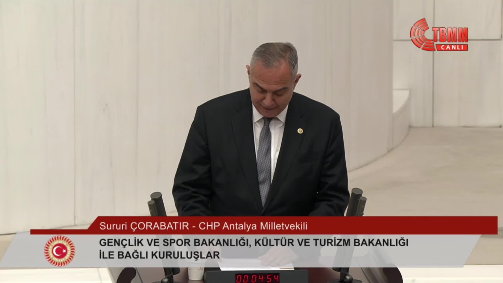 2026 bütçesi TBMM Genel Kurulu'nda... CHP'li Özkan: Eğer o kadar servetle, o kadar şirketle, bu kadar rezaletin üstünde oturabiliyorsanız kalktığınızda bir şey kokacak demektir
