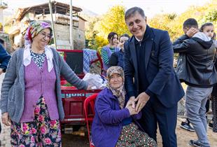 İzmir Büyükşehir Dünya Kooperatifçilik Günü’nü çiftçilerle kutluyor