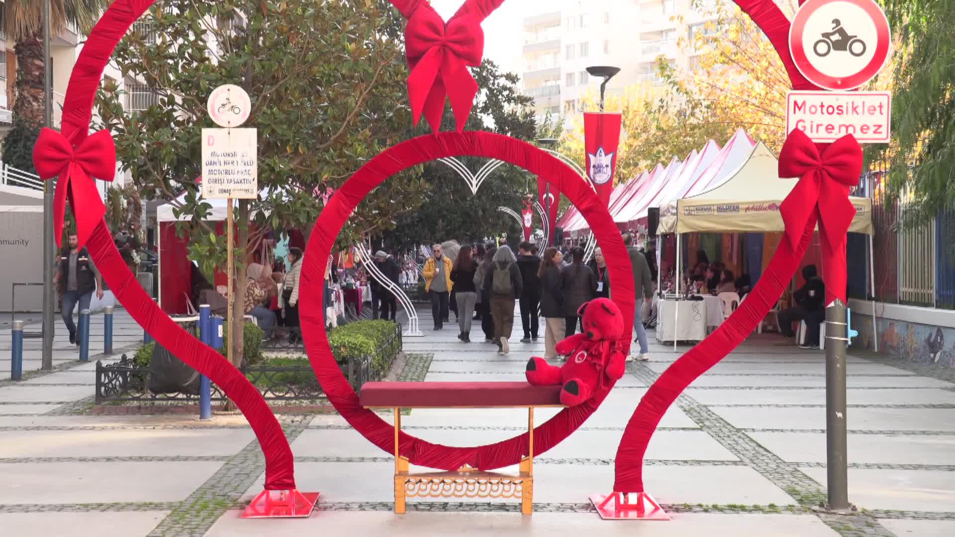 Konak’ta "Yeni Yıl El Emeği Kermesi" başladı
