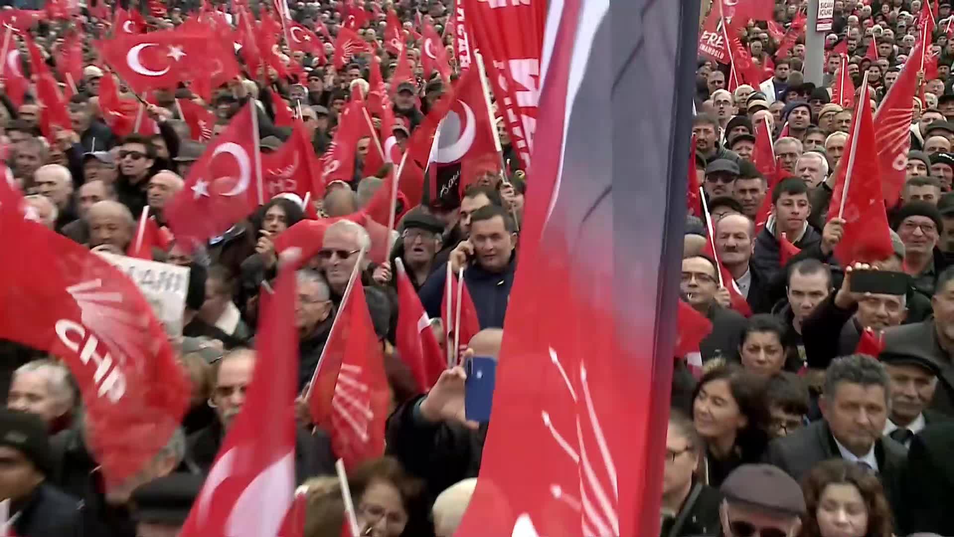 CHP'nin "Millet İradesine Sahip Çıkıyor" mitingi... Özgür Özel: "Kayseri’de bu mitingin afişini toplayanlar gidecek, bu meydana milleti toplayanlar gelecek"