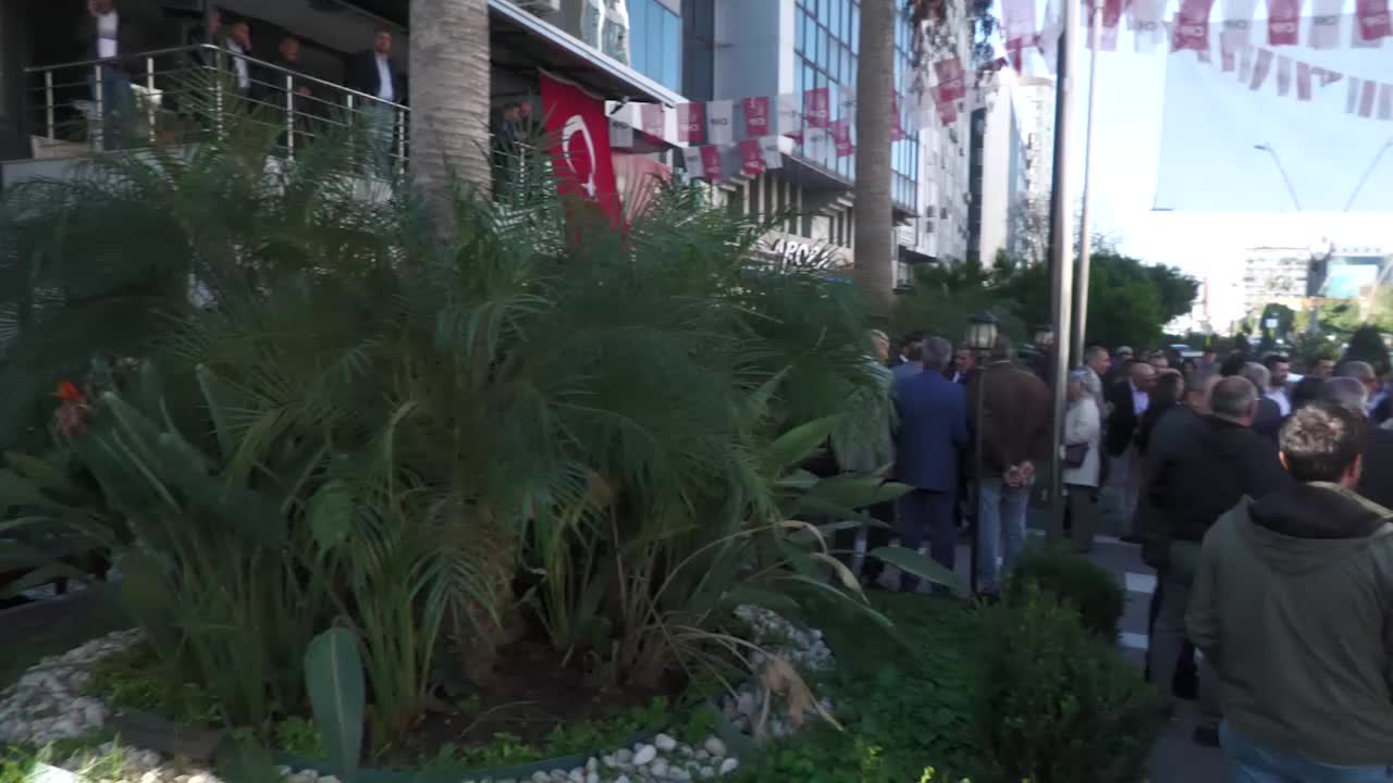 Burhanettin Bulut: "Bu yeni dönemde bize çok daha fazla görev düşüyor. Bir tarafta cezaevindeki arkadaşlarımız için üzüntülerimizi içimize atacağız, bir tarafta mücadele edeceğiz"