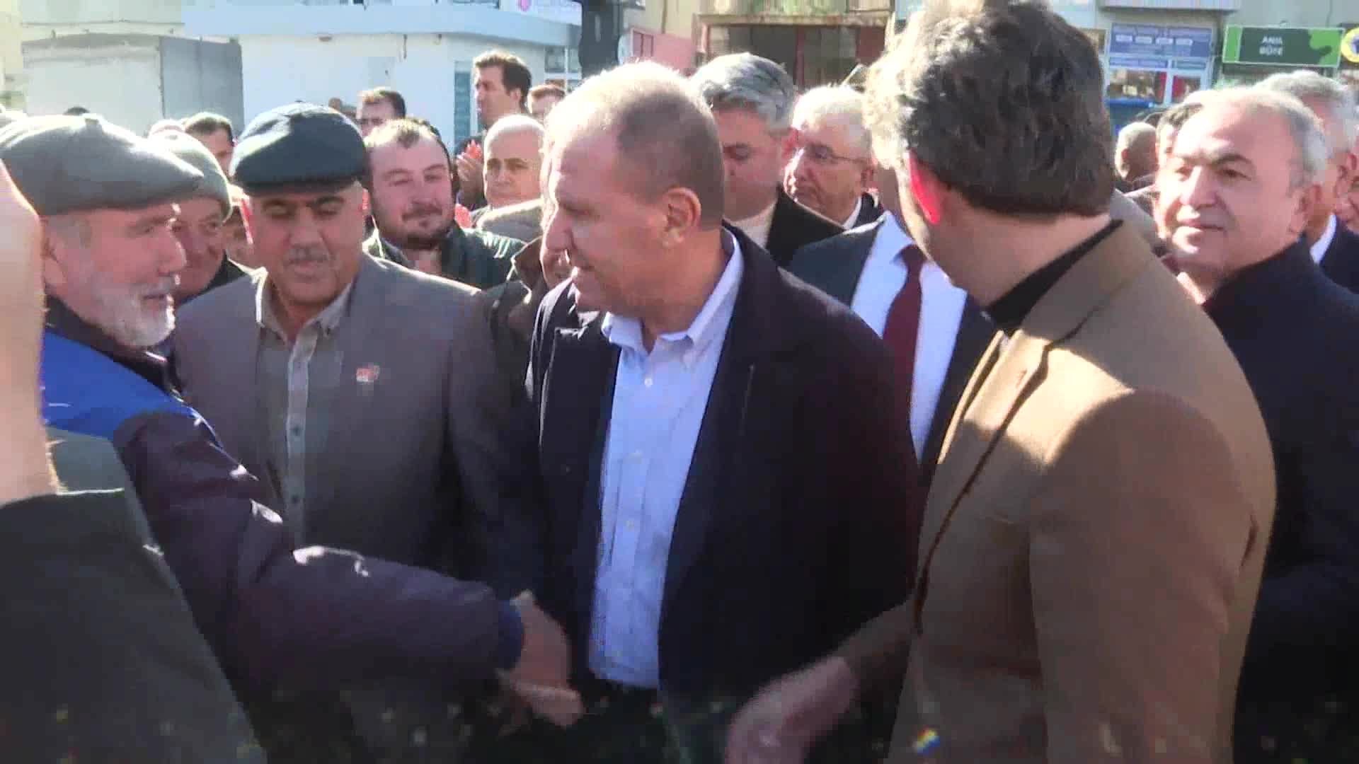 Mersin Büyükşehir Belediye Başkanı Seçer: "Bu insanlar 28 bin lirayla nasıl çocuklarının rızkını götürecek?"