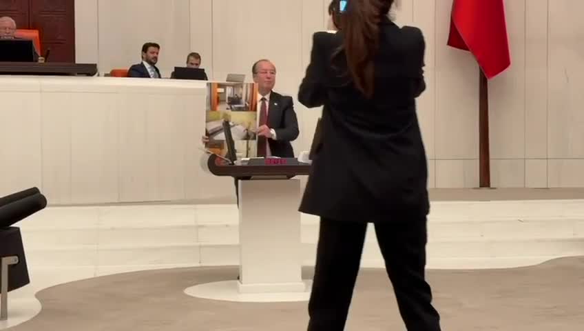 2026 bütçesi TBMM Genel Kurulu'nda... CHPli Akay: Ulus'ta geceliği 200 liraya otelde kalan emeklilerin sorunlarının giderilmesi gerekiyor