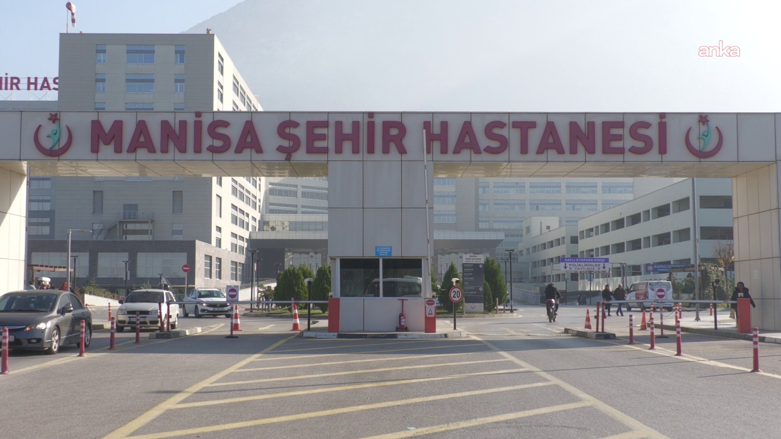İzmir Büyükşehir Belediye Başkanı Tugay’dan entübe edilen Gülşah Durbay’ın ailesine ziyaret