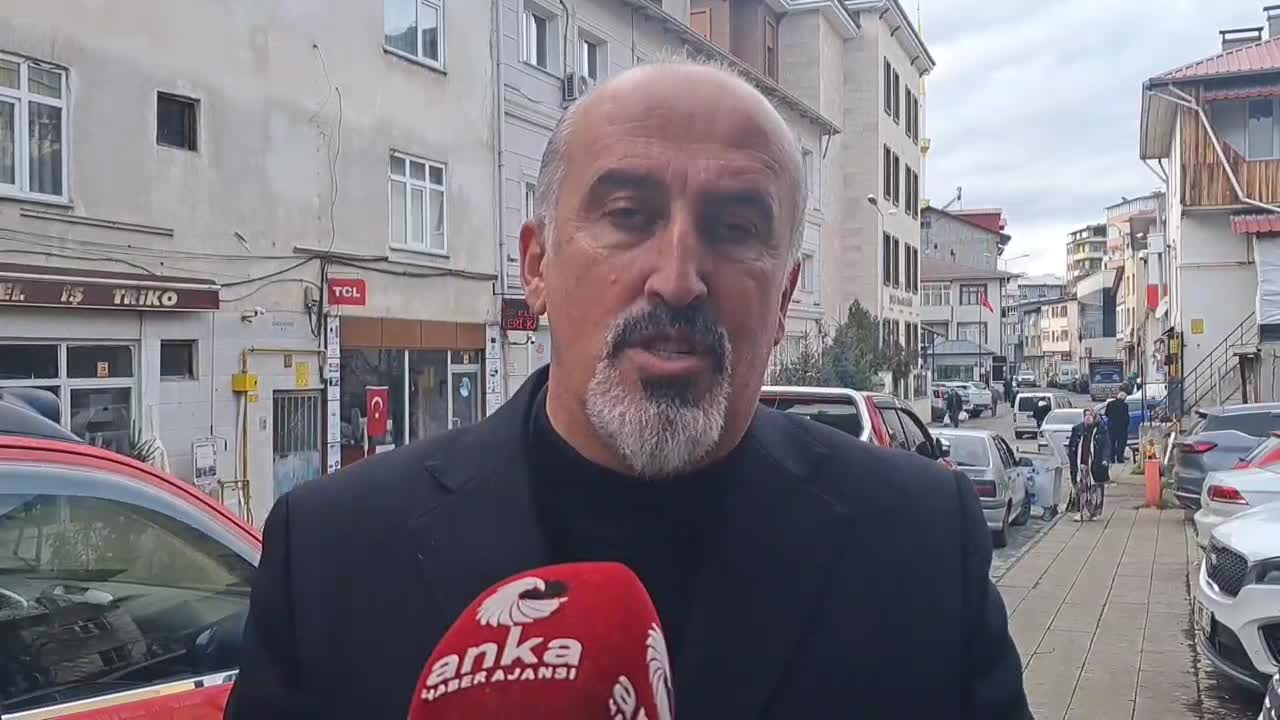 Şavşat'ta vatandaşlar artan fiyatlara tepkili: Hiçbir şey alamıyoruz. En büyük paramız neredeyse 20 lira gibi oldu