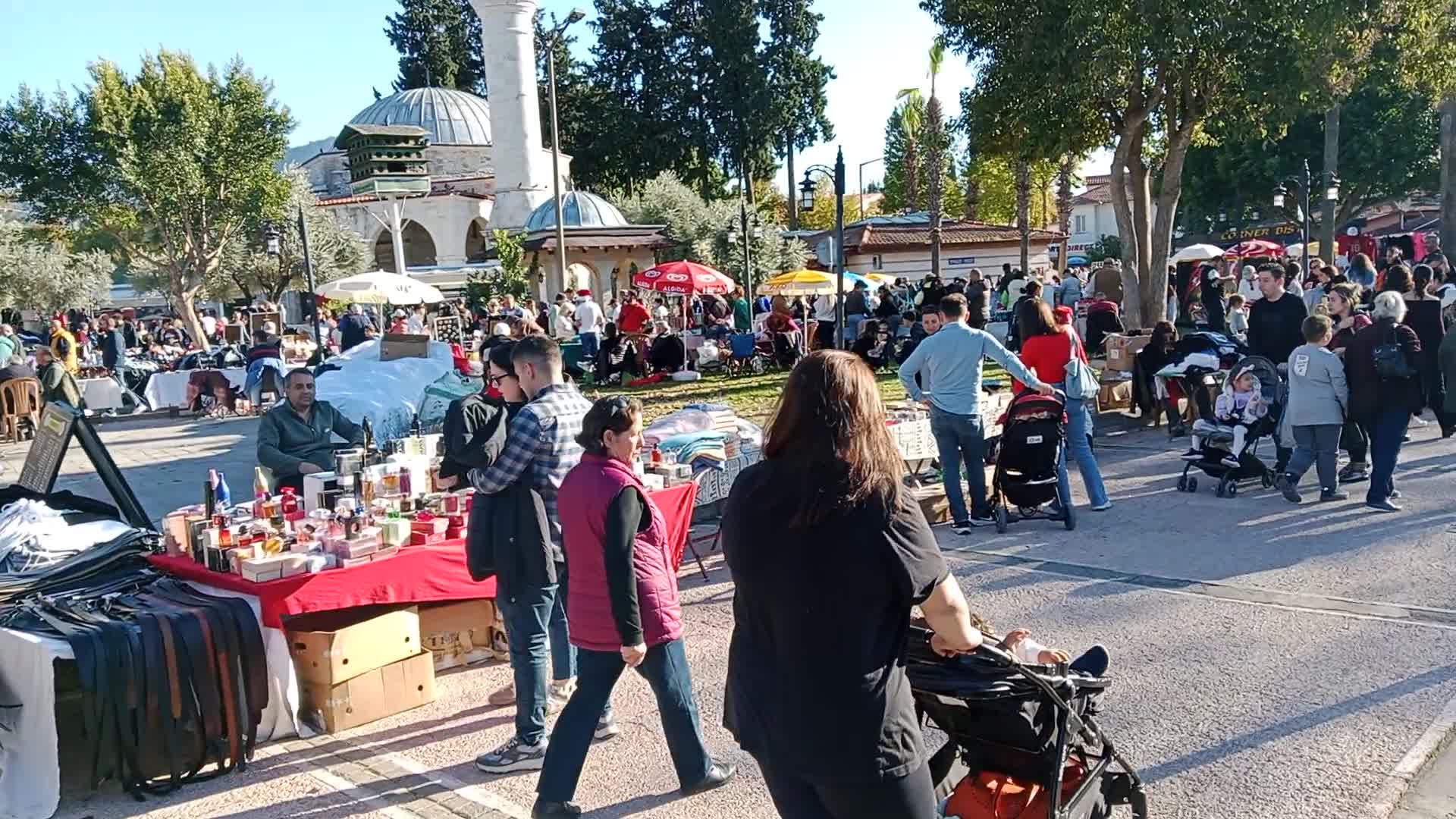 Ortaca'da kurulan Noel Pazarı renkli görüntülere sahne oldu