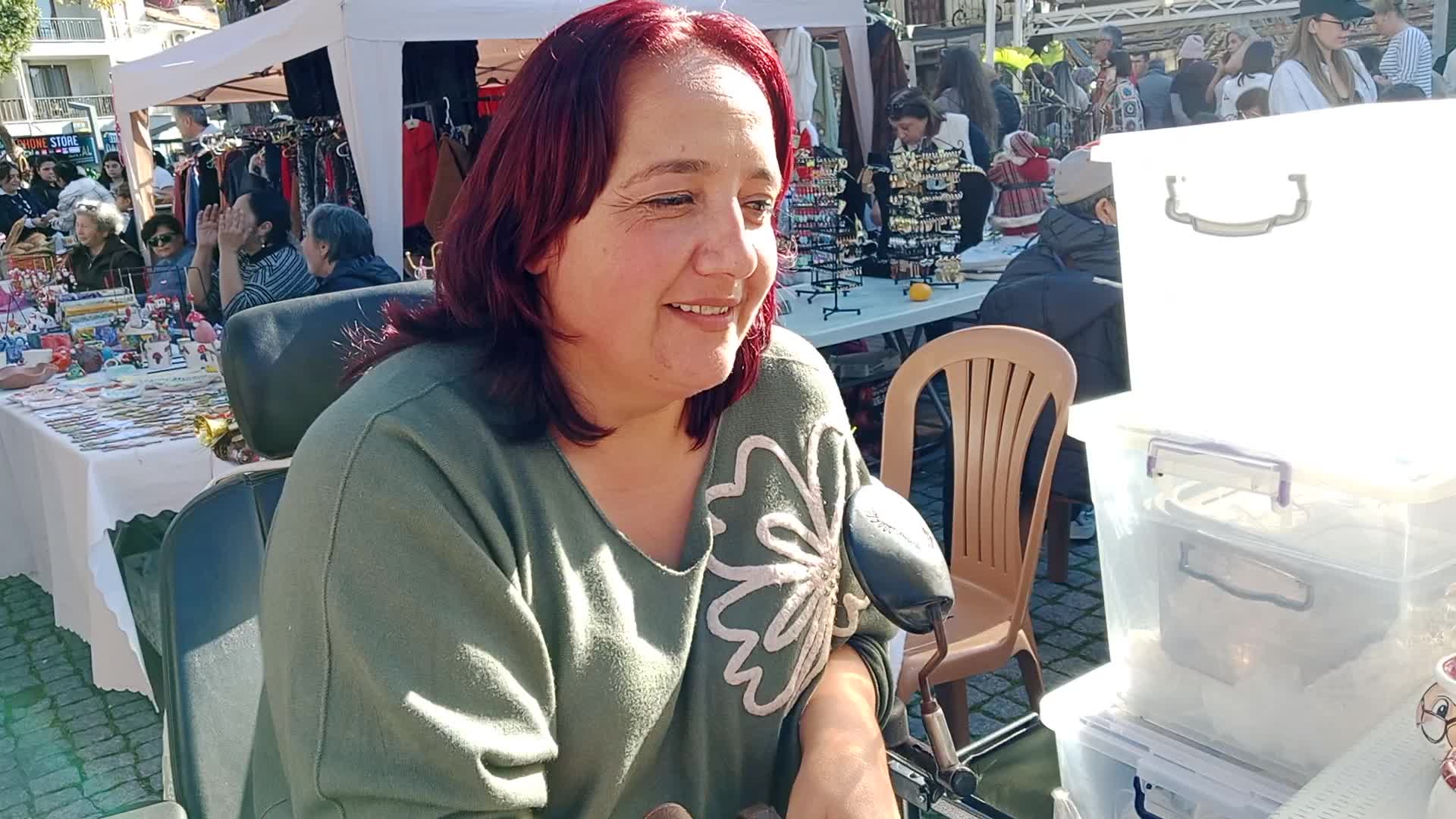 46 yaşındaki Gülay Çolak, resim tutkusuyla engelleri aşıyor