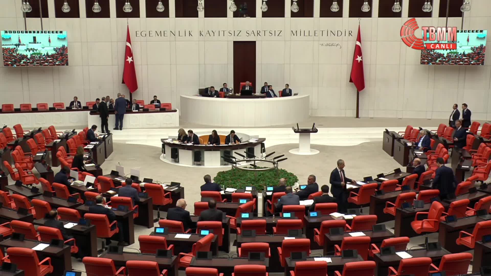 2026 bütçesi TBMM Genel Kurulu'nda... Murat Emir: '560 milyar lira büyük soygun var' dediler, oysa İBB'nin 5 yıllık bütçesi 560 milyar lira etmiyor