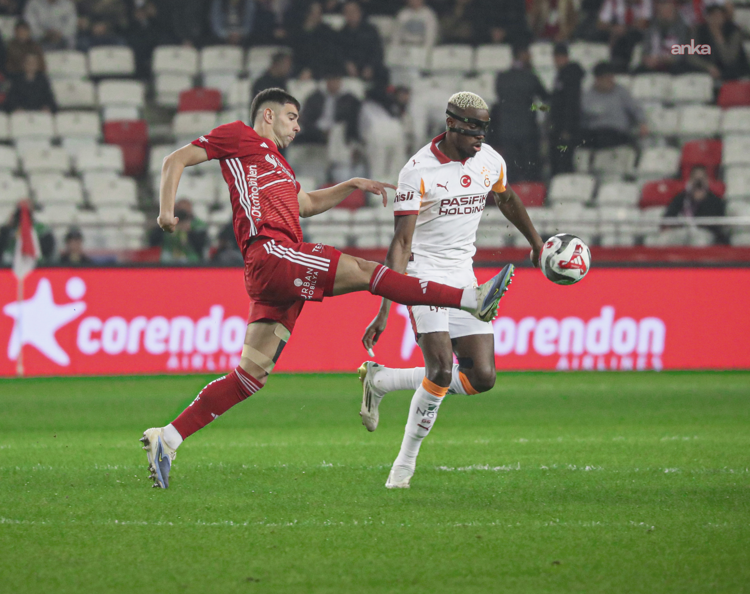 Galatasaray, Antalyaspor deplasmanından 4-1'lik galibiyetle dönüyor