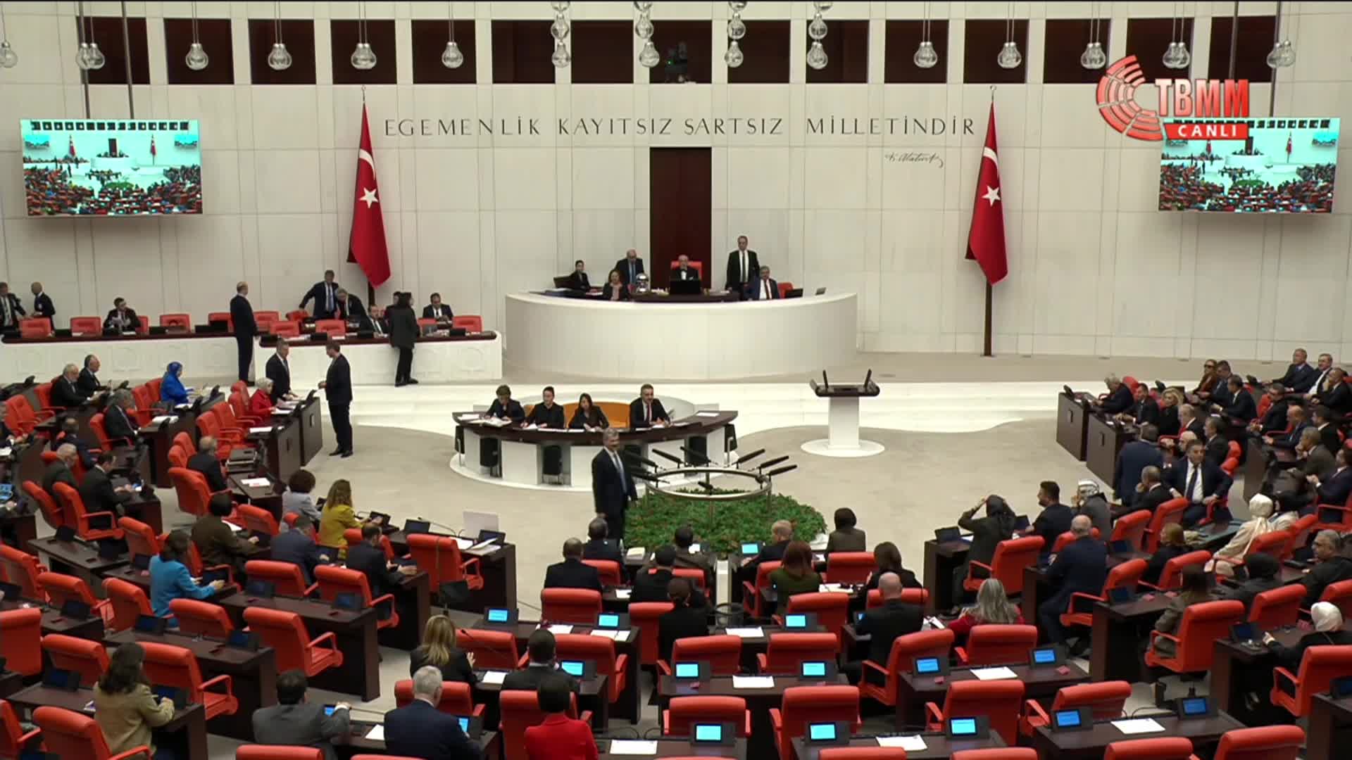 2026 bütçesi TBMM Genel Kurulu'nda... Bakanlar ile tokalaşma kuyruğu, oturuma ara verdirdi
