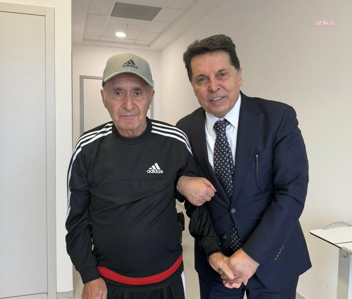 Yerine kayyım atanan Esenyurt Belediye Başkanı Özer, Hikmet Çetin'i ziyaret etti