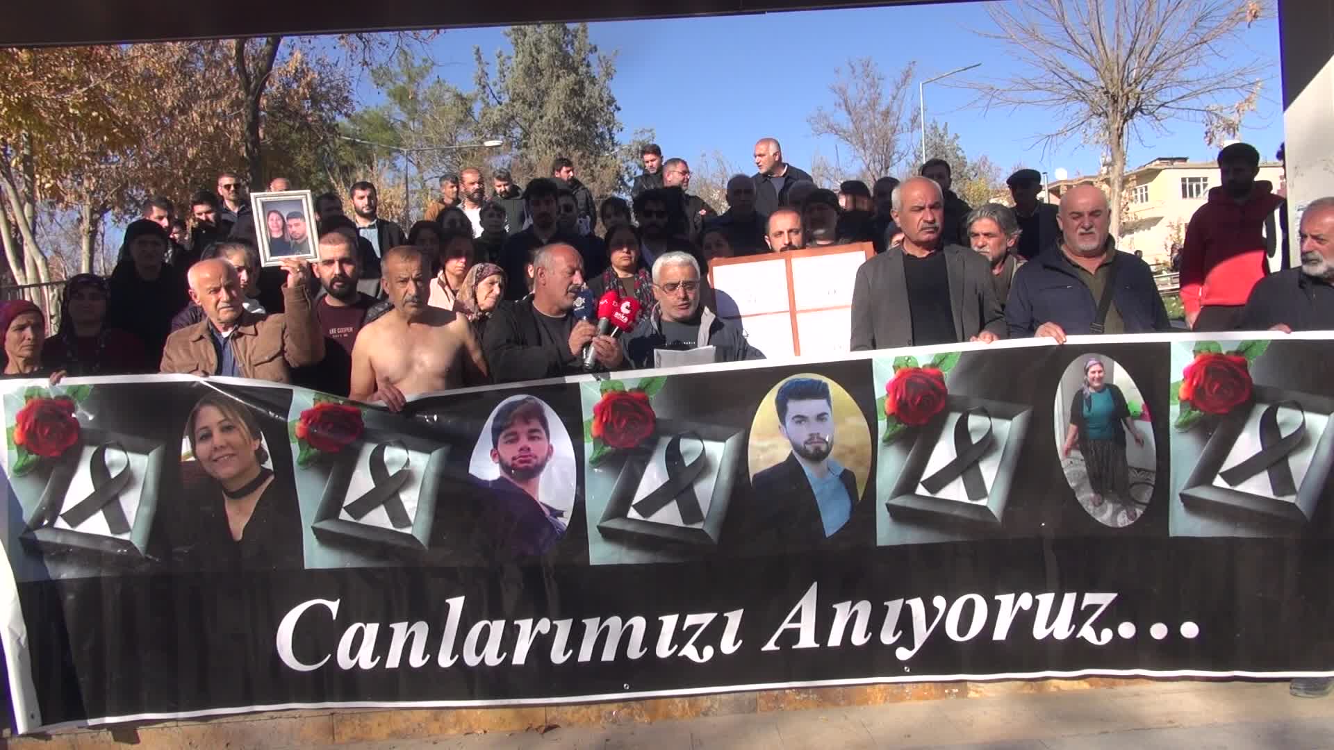 Adıyaman'da depremde yakınlarını kaybedenlerden 11. Yargı Paketi'ne tepki... Depremde ailesini kaybeden Doğan: "Eğer 27. maddeyi kaldırmazsanız müteahhitlerin suç ortağı olacaksınız"