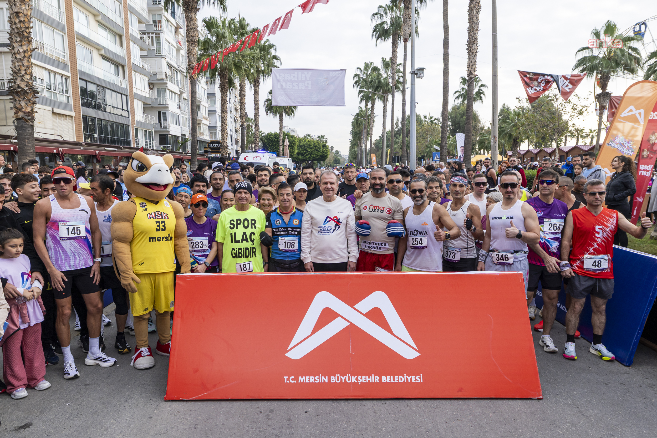 7. Uluslararası Mersin Maratonu... Mersin Büyükşehir Belediye Başkanı Seçer, 42K ve Halk Koşusu kategorilerinin startını verdi