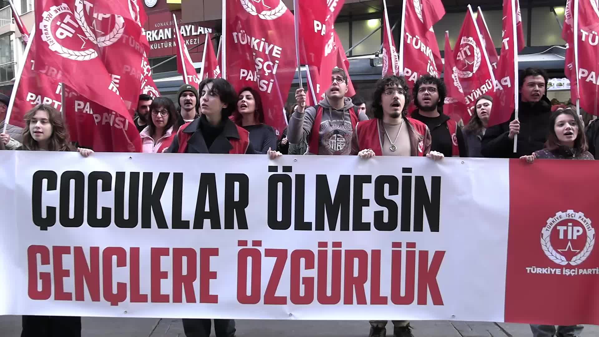TİP İzmir’den MESEM protestosu: “Yandaş tosuncuklar mı beslenecek, çocuklarımız mı?”